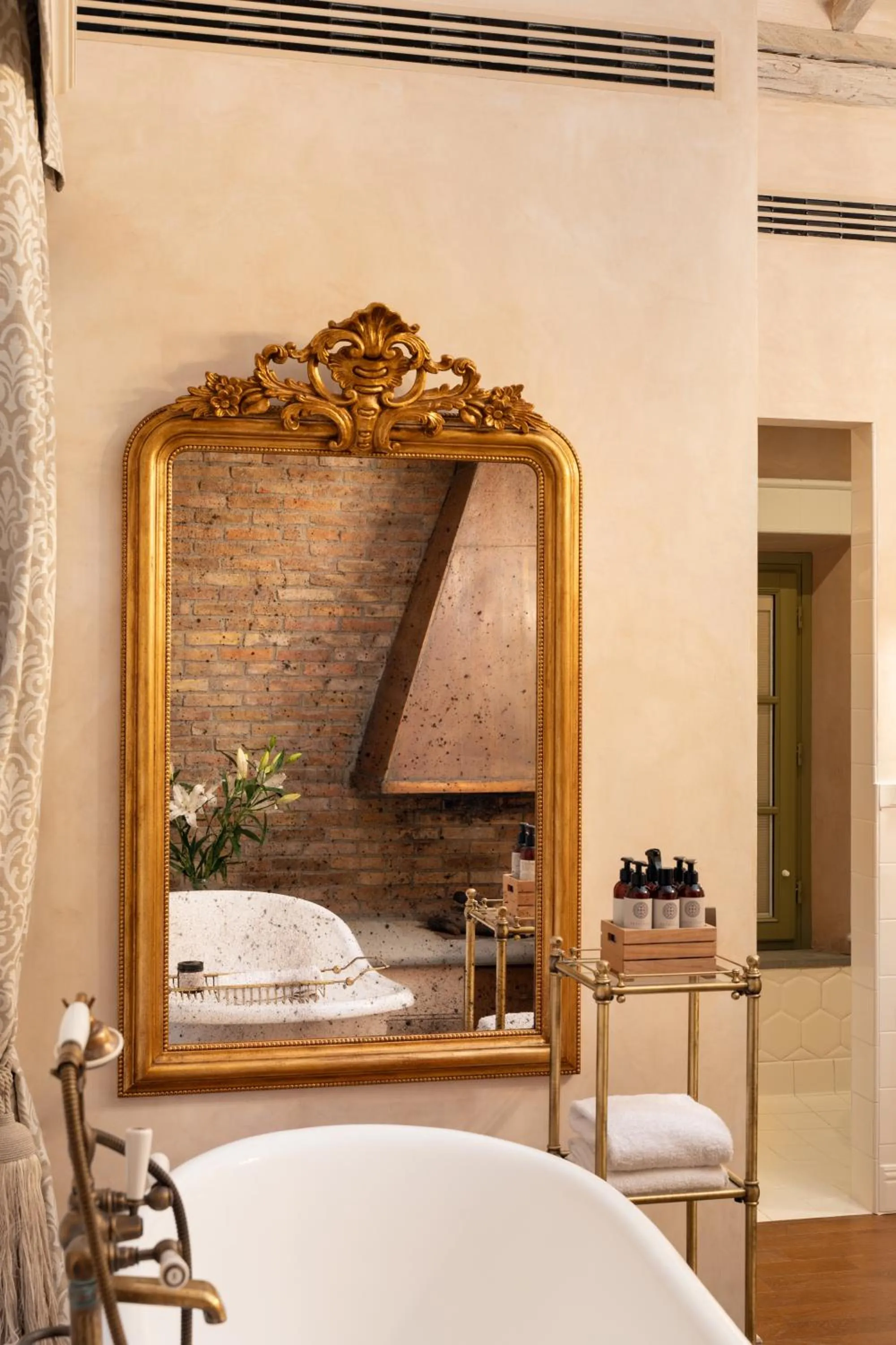 Bedroom, Bed in Villa Petriolo - Small Luxury Hotels of the World