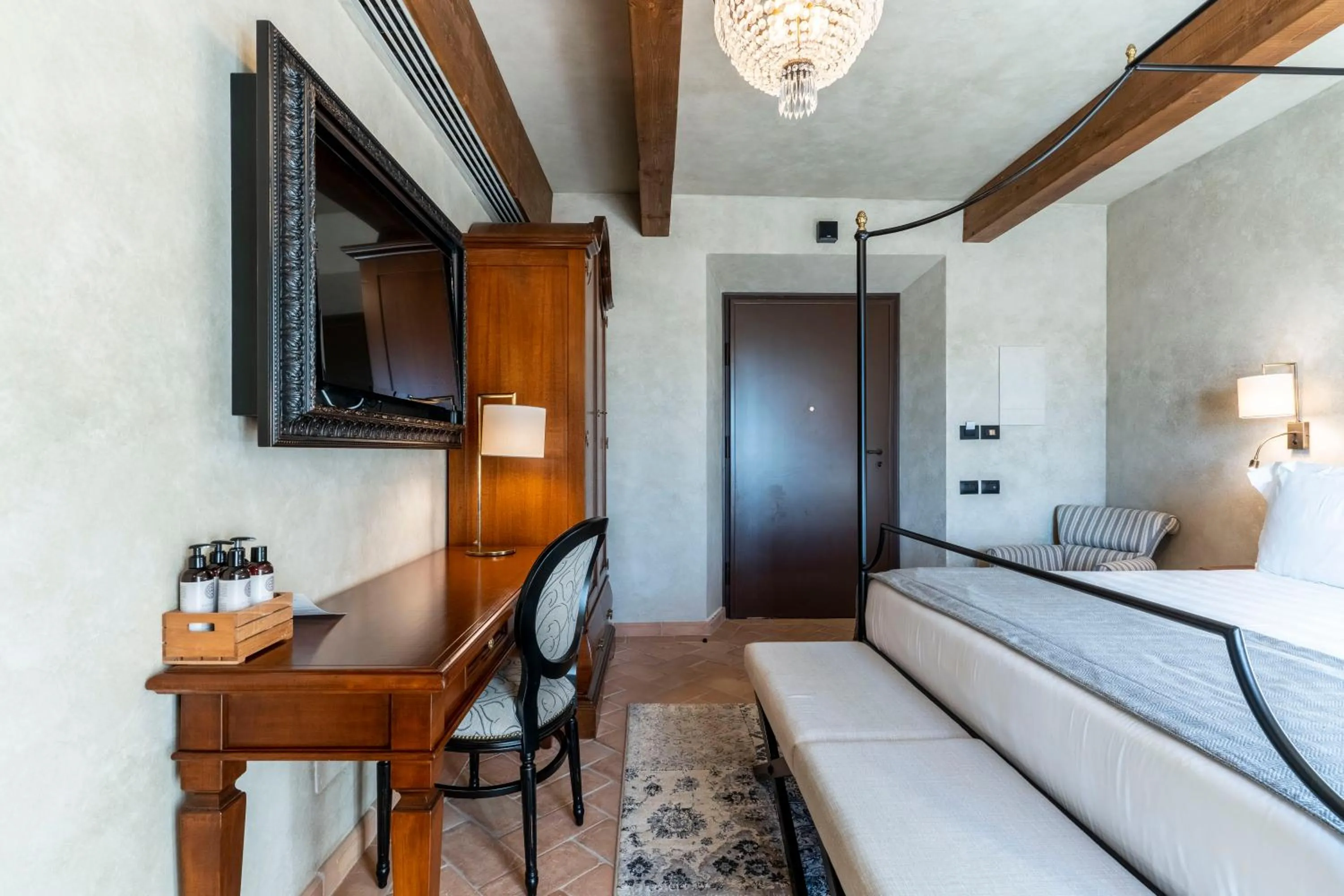 Bed in Villa Petriolo - Small Luxury Hotels of the World