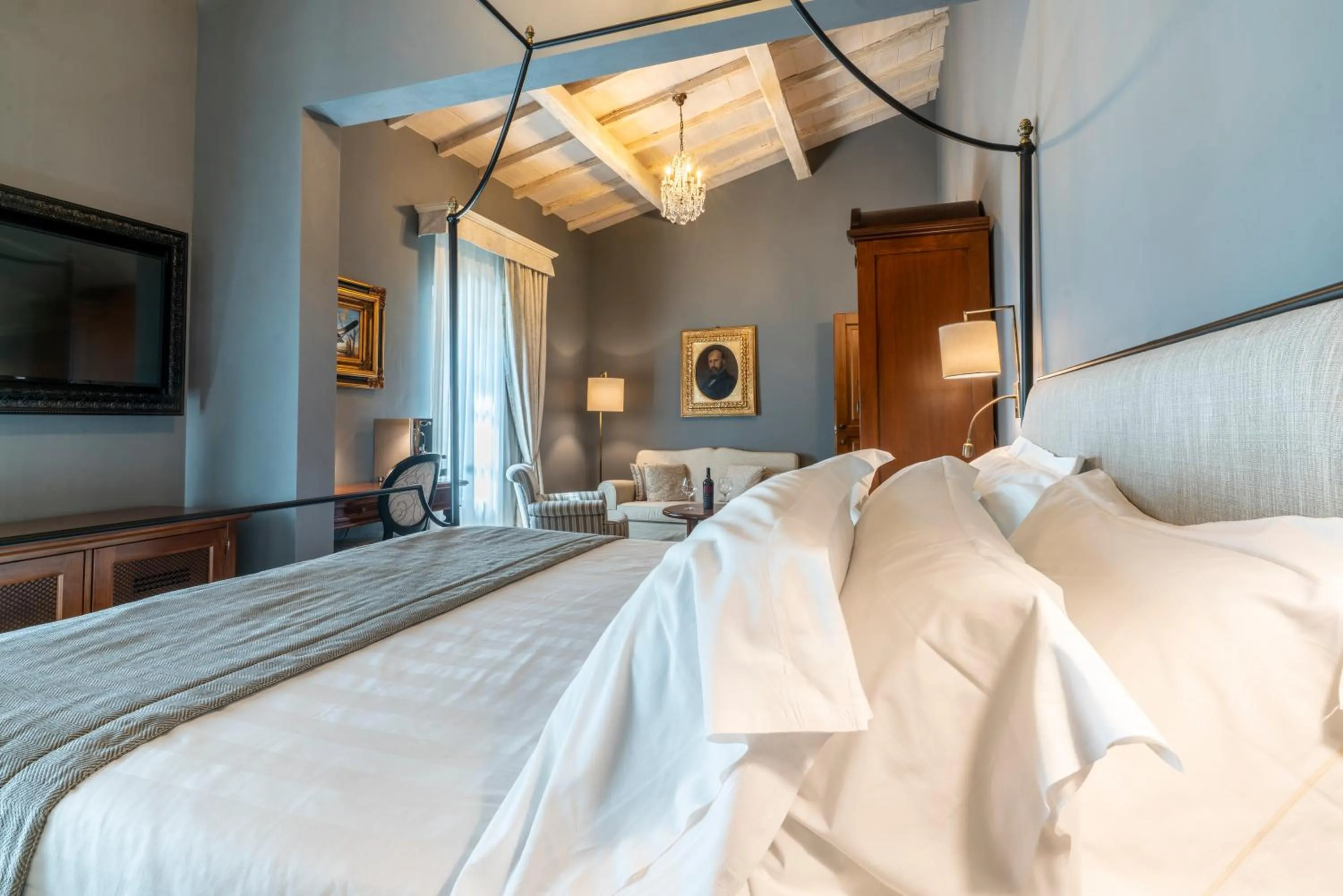 Bed in Villa Petriolo - Small Luxury Hotels of the World