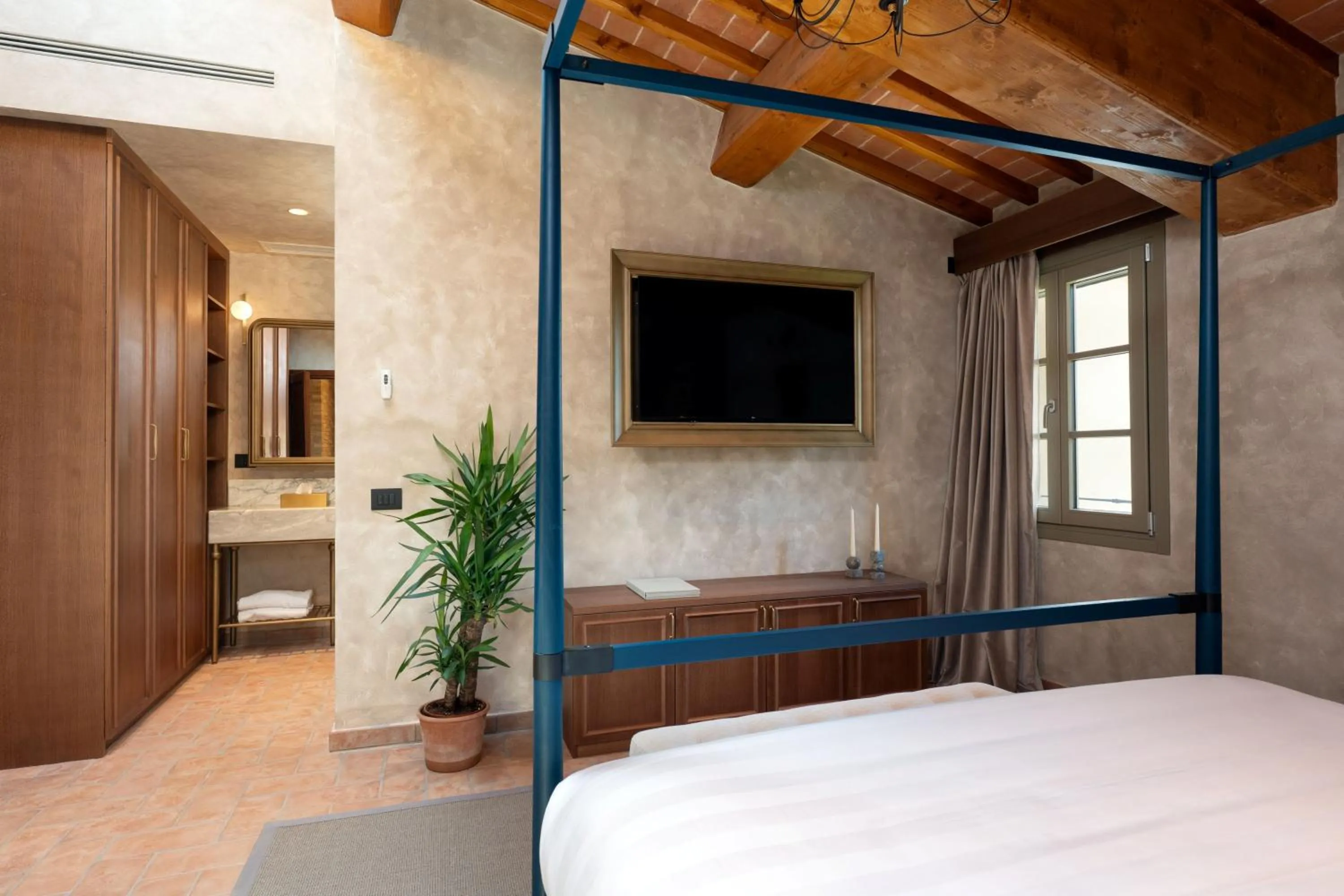 Bed in Villa Petriolo - Small Luxury Hotels of the World