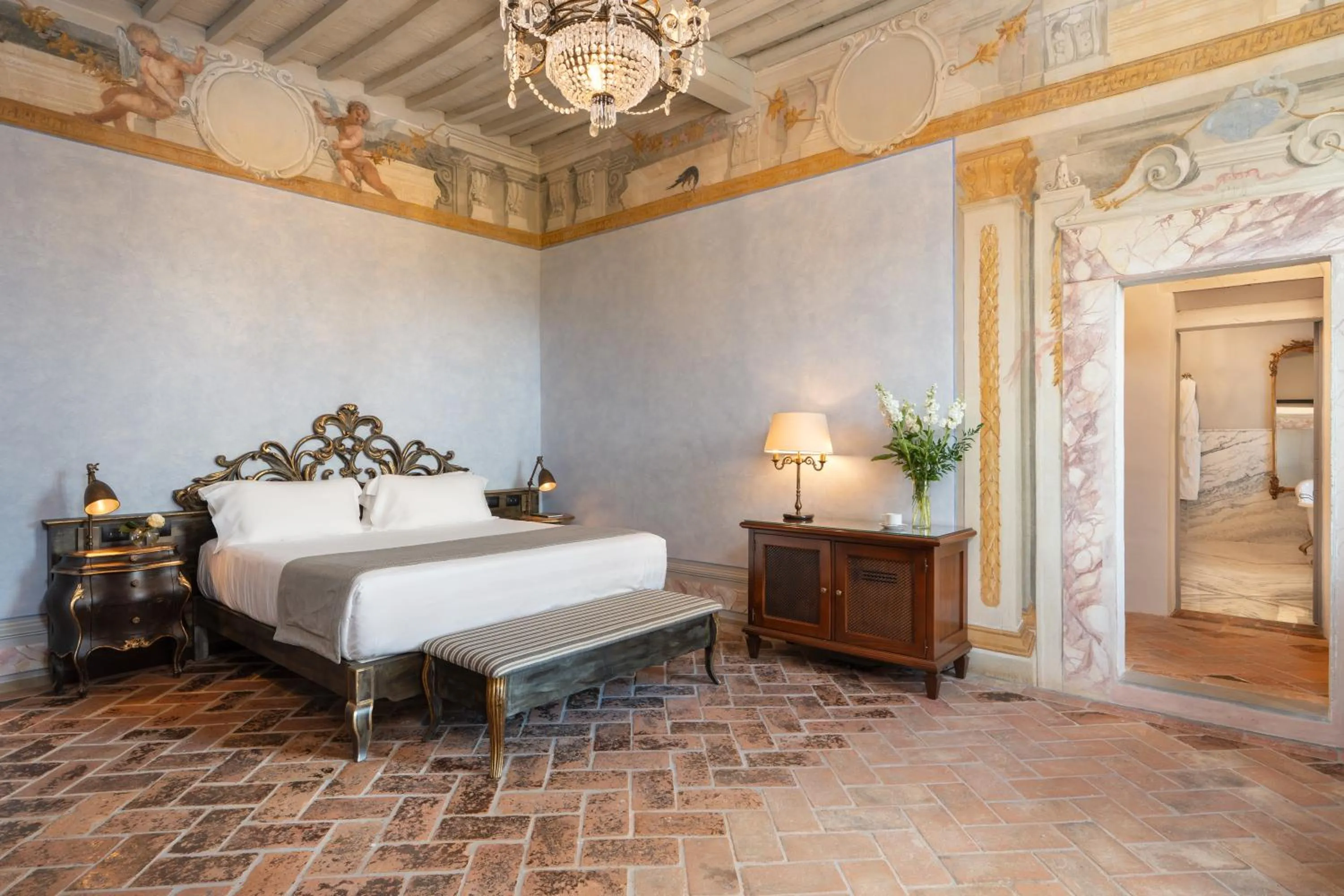 Bed in Villa Petriolo - Small Luxury Hotels of the World
