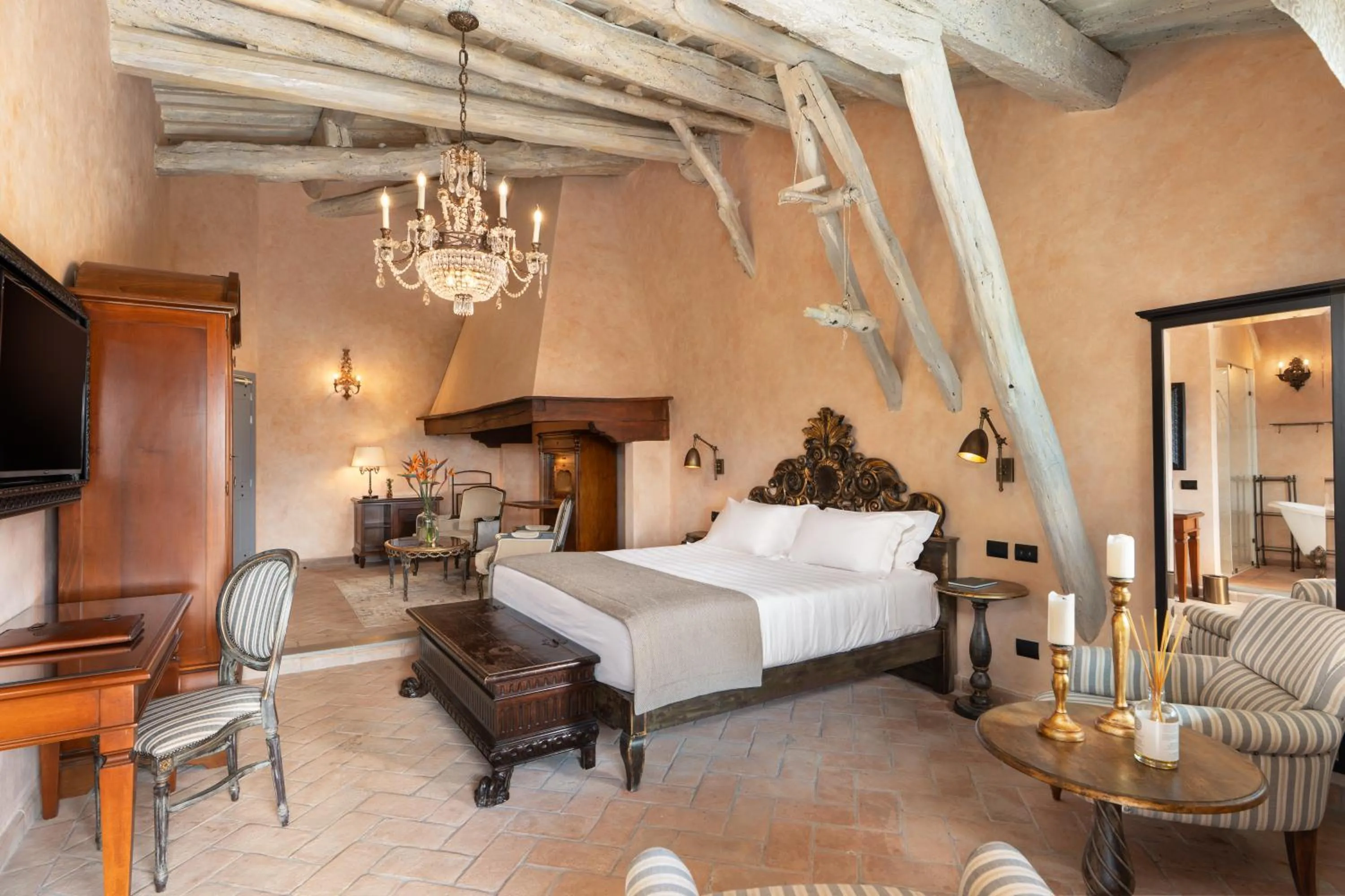 Bed in Villa Petriolo - Small Luxury Hotels of the World