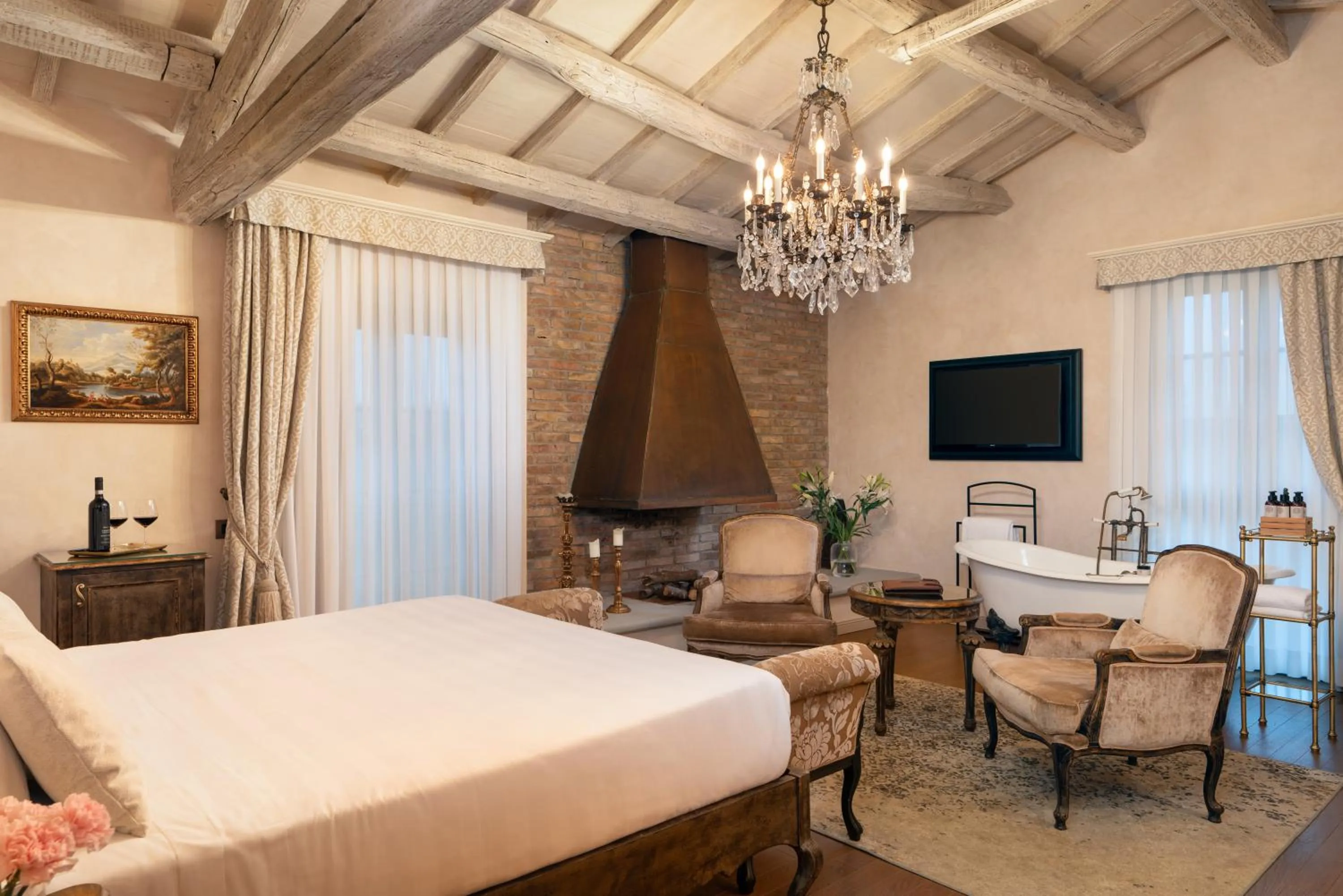 Bed in Villa Petriolo - Small Luxury Hotels of the World