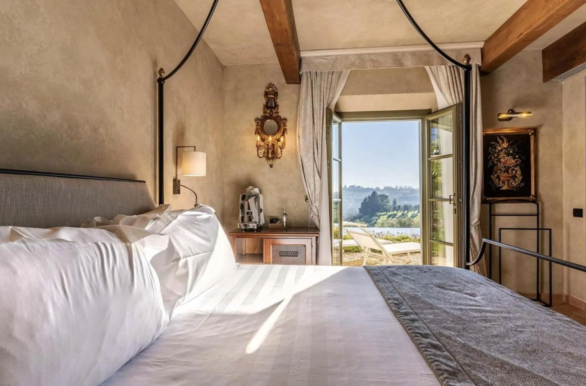 Bed in Villa Petriolo - Small Luxury Hotels of the World