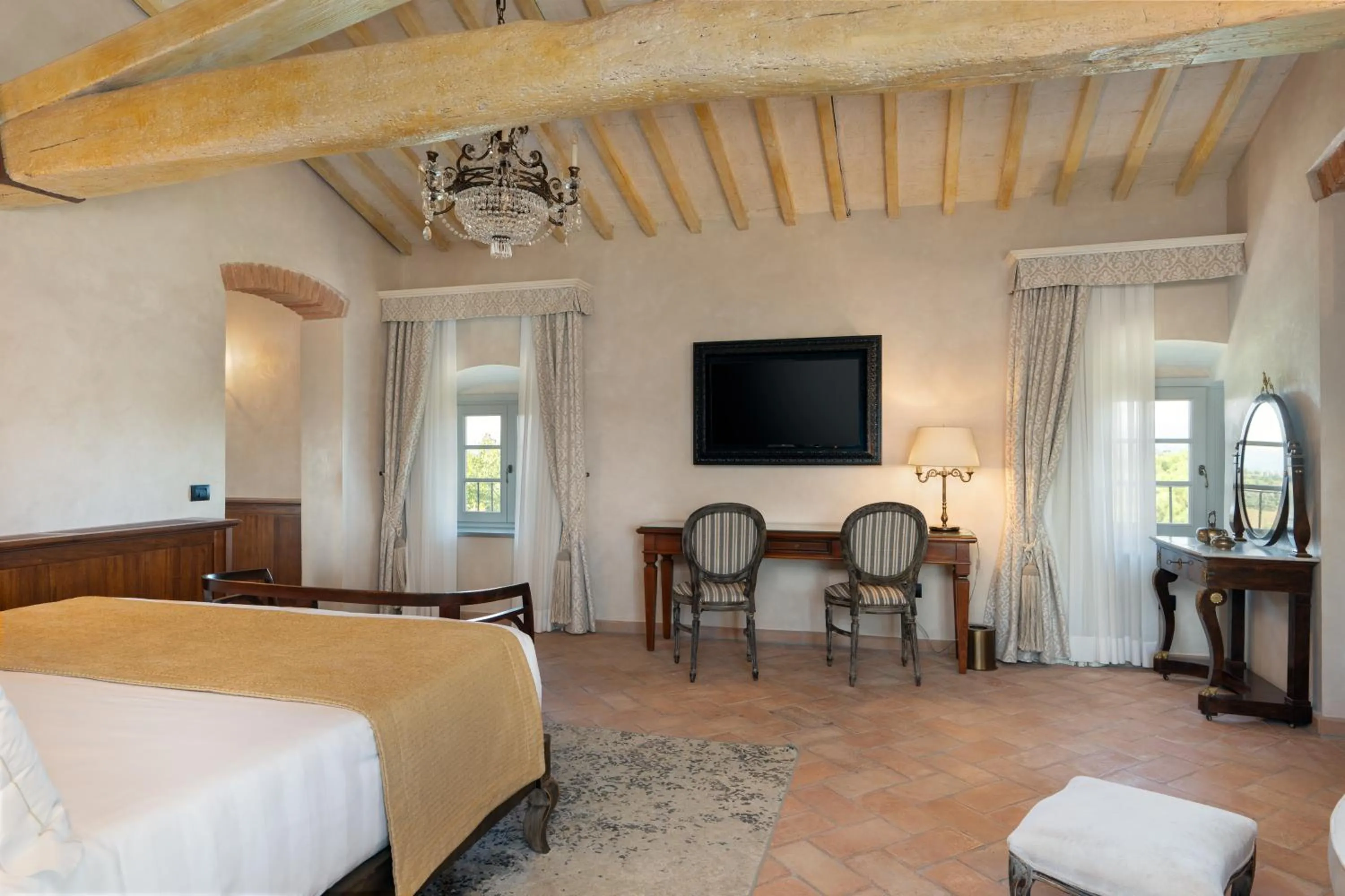 Bed in Villa Petriolo - Small Luxury Hotels of the World