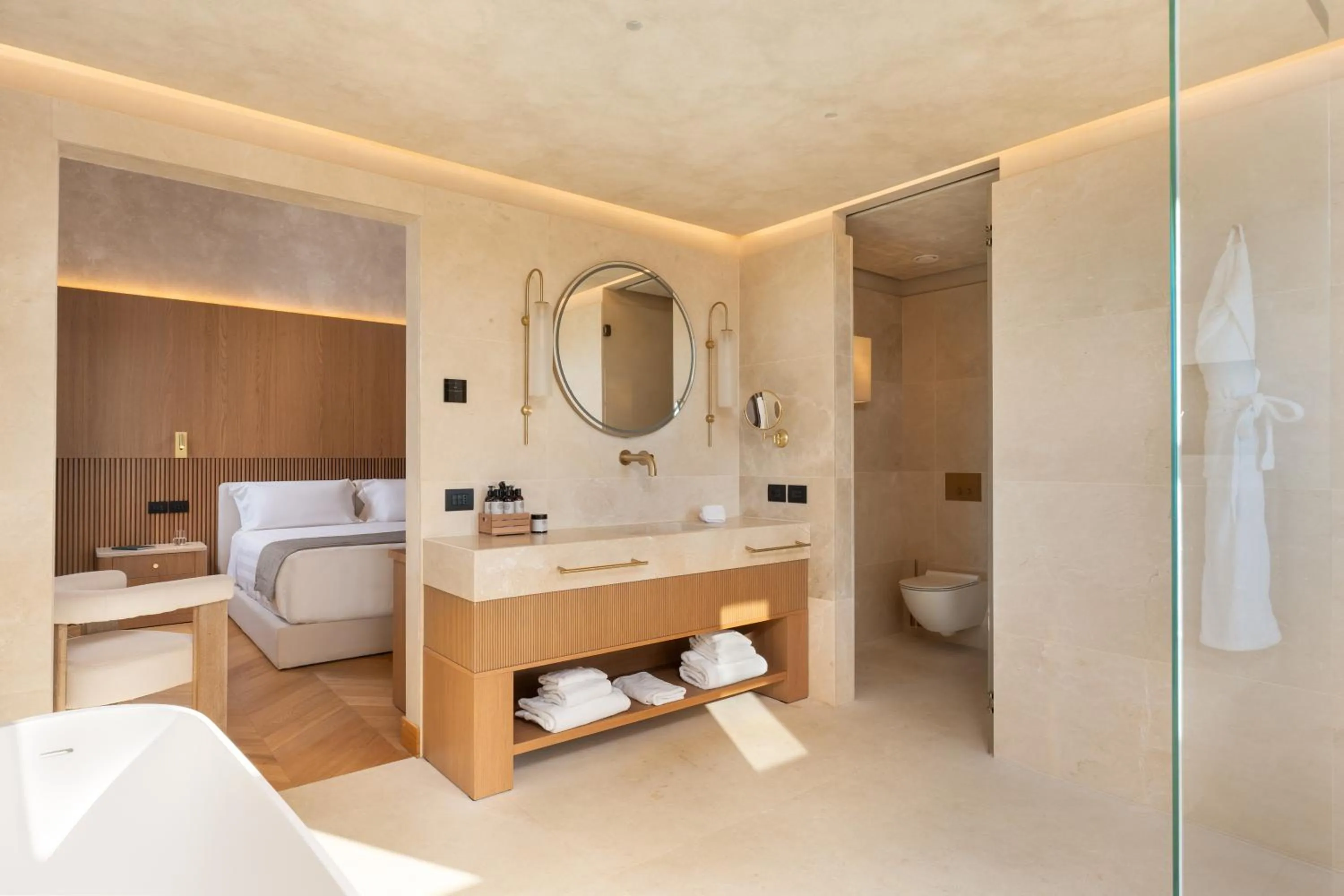 Bathroom, Bed in Villa Petriolo - Small Luxury Hotels of the World