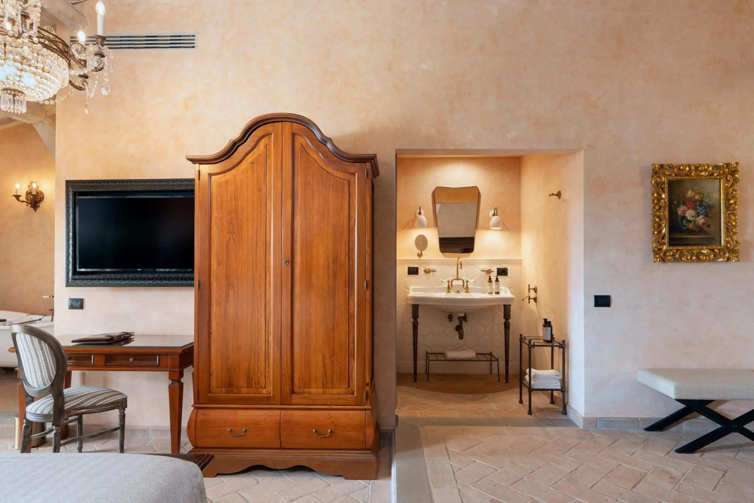 Bed in Villa Petriolo - Small Luxury Hotels of the World