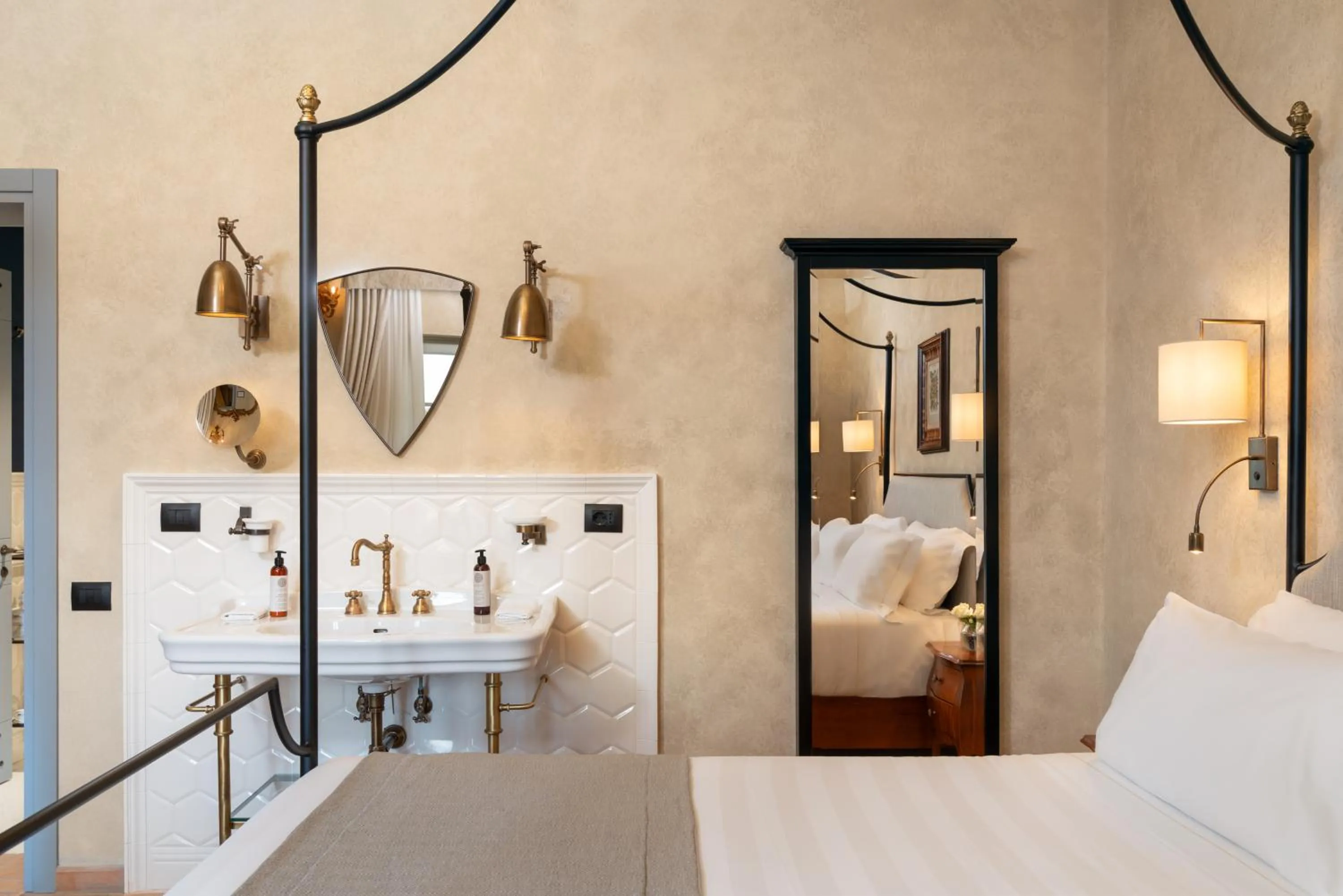 Bed in Villa Petriolo - Small Luxury Hotels of the World