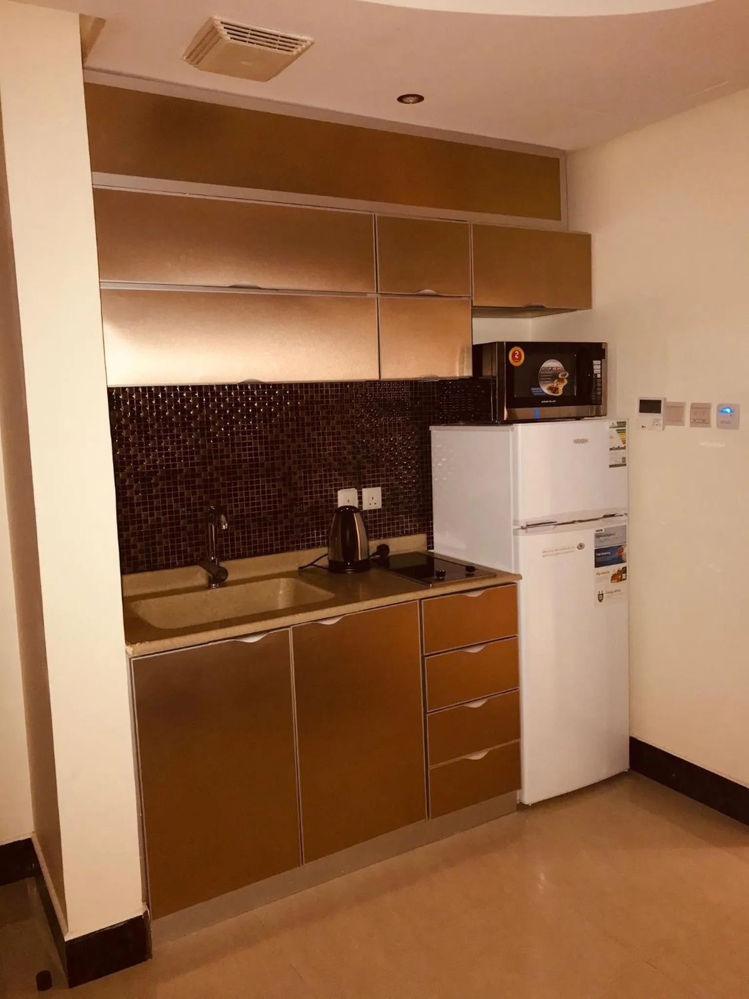 Kitchen or kitchenette in Makarem Residence - Hotel Apartments