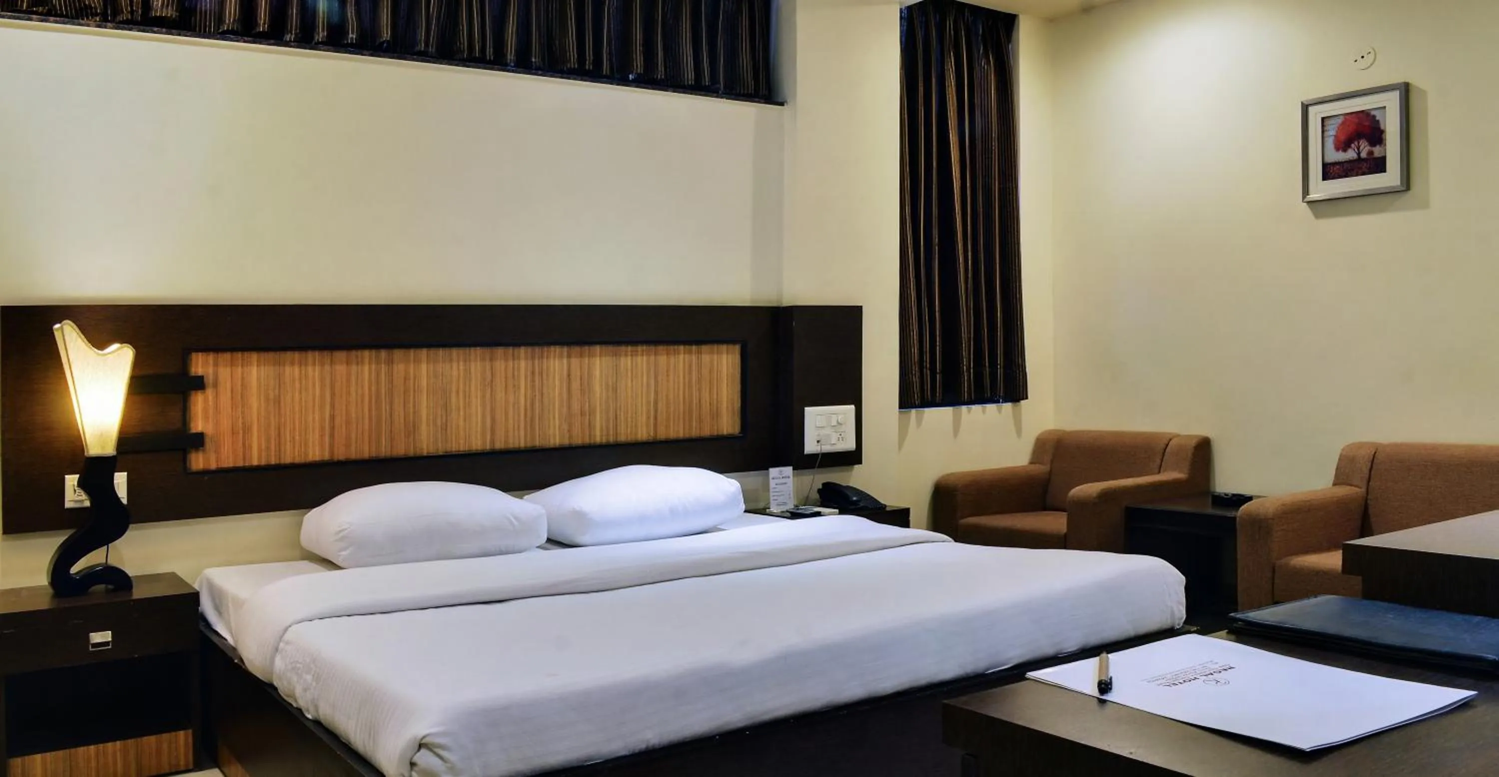 Bed in Hotel Shanti Palace