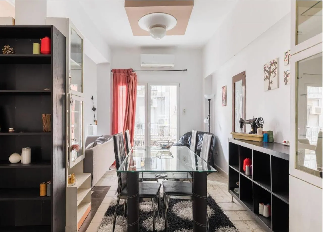 2BD- Perfect Location with square view