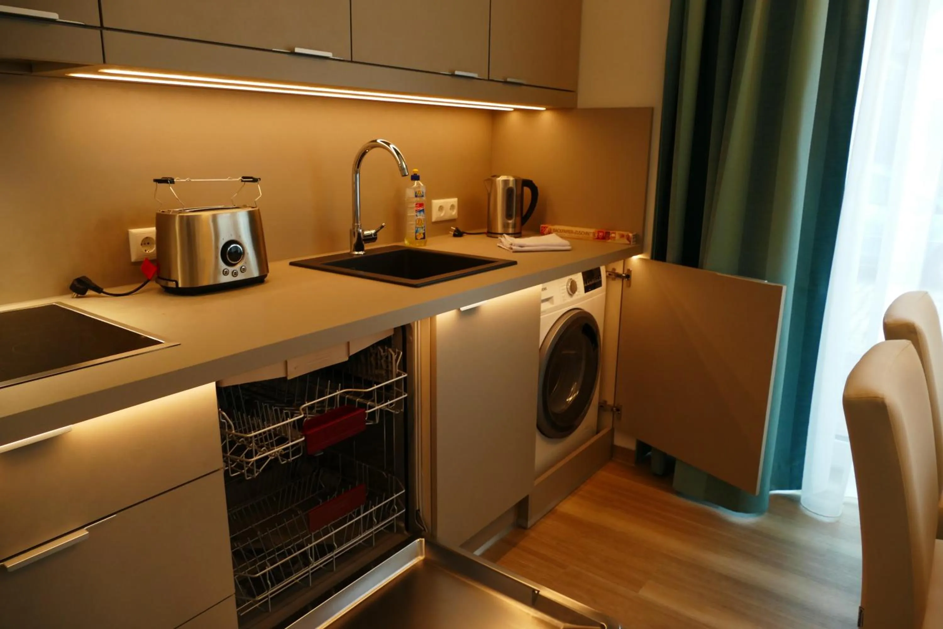Kitchen or kitchenette in Meyn's Apartments & Hotel