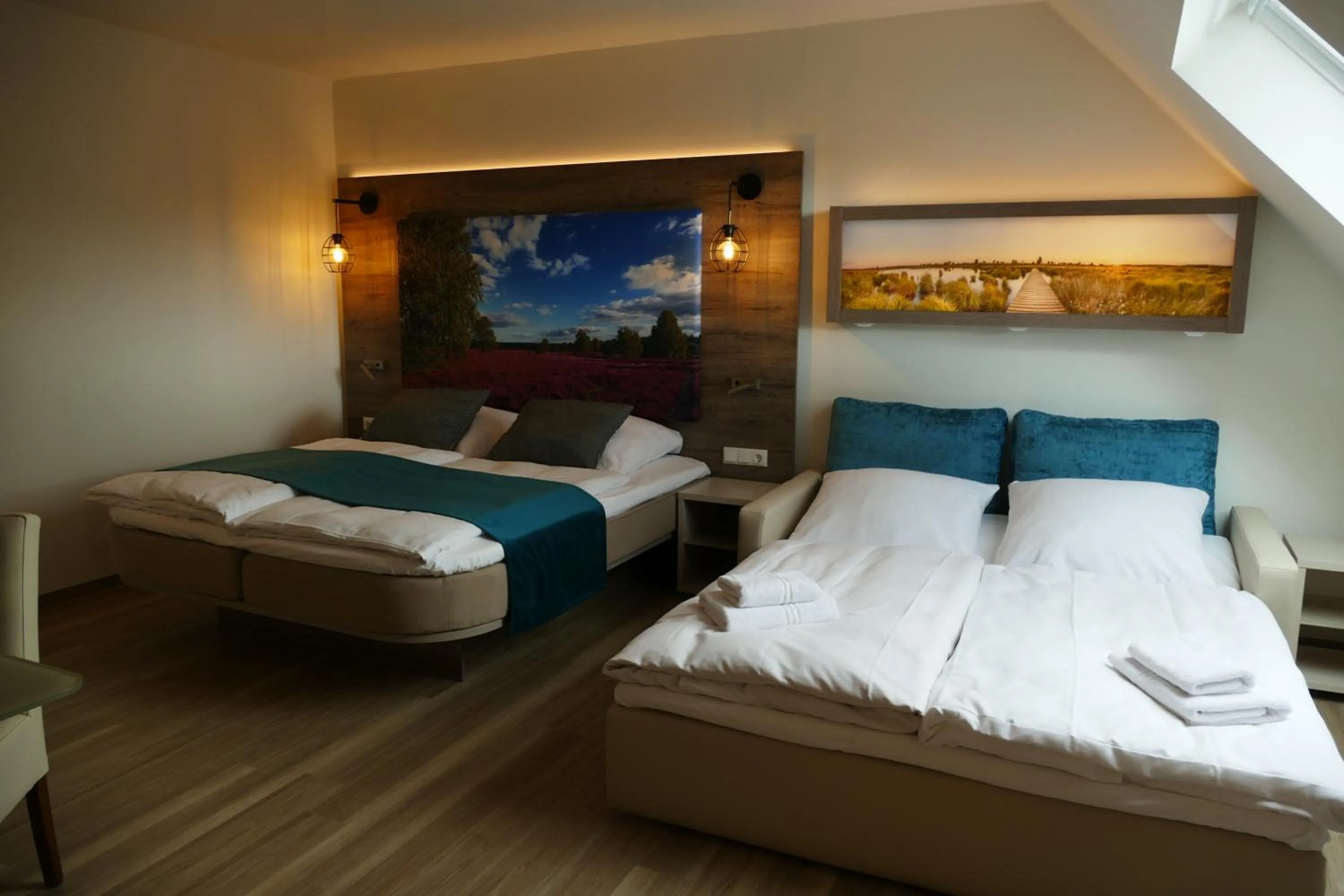 Photo of the whole room, Bed in Meyn's Apartments & Hotel