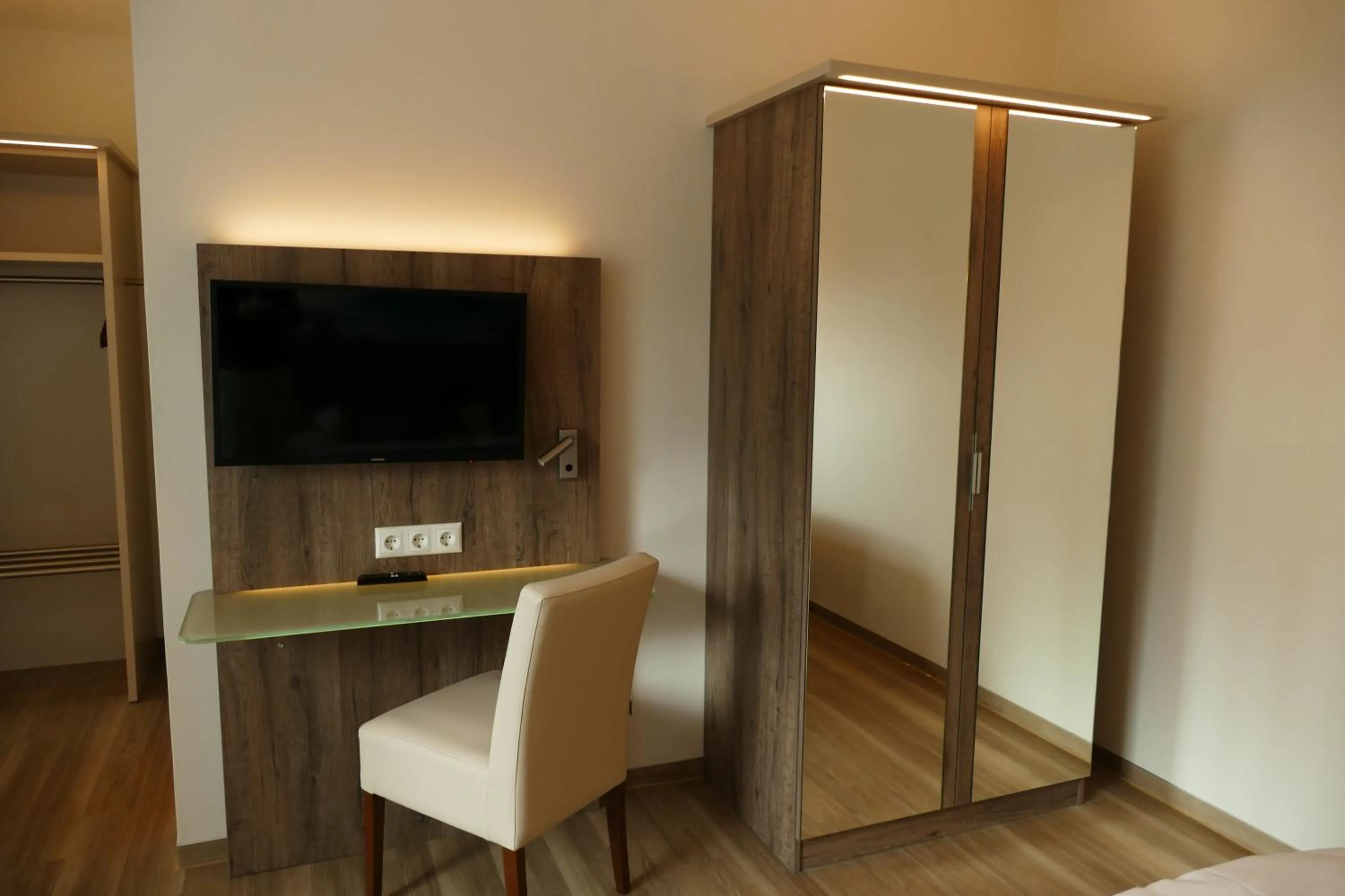 Photo of the whole room in Meyn's Apartments & Hotel