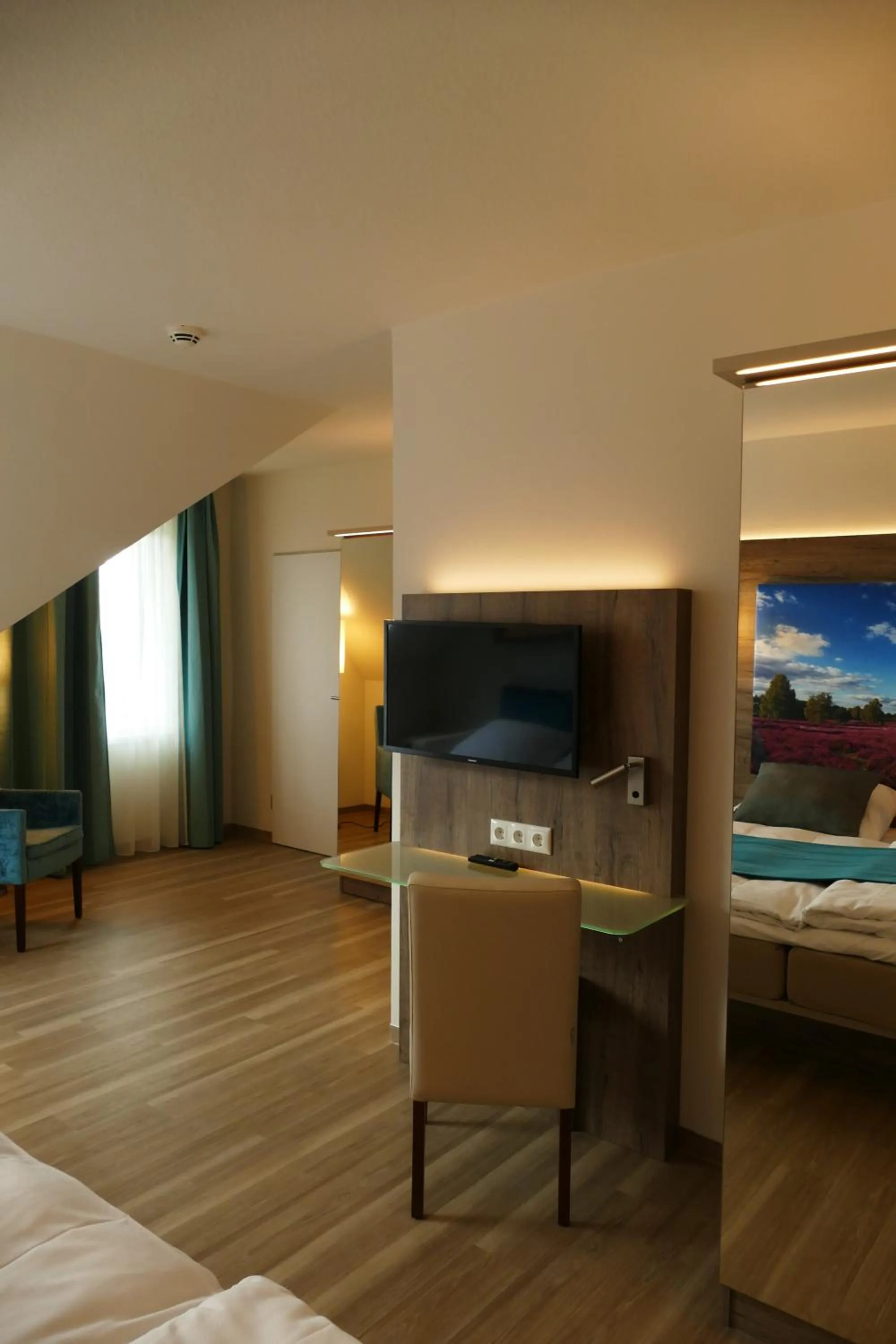 Photo of the whole room, Bed in Meyn's Apartments & Hotel