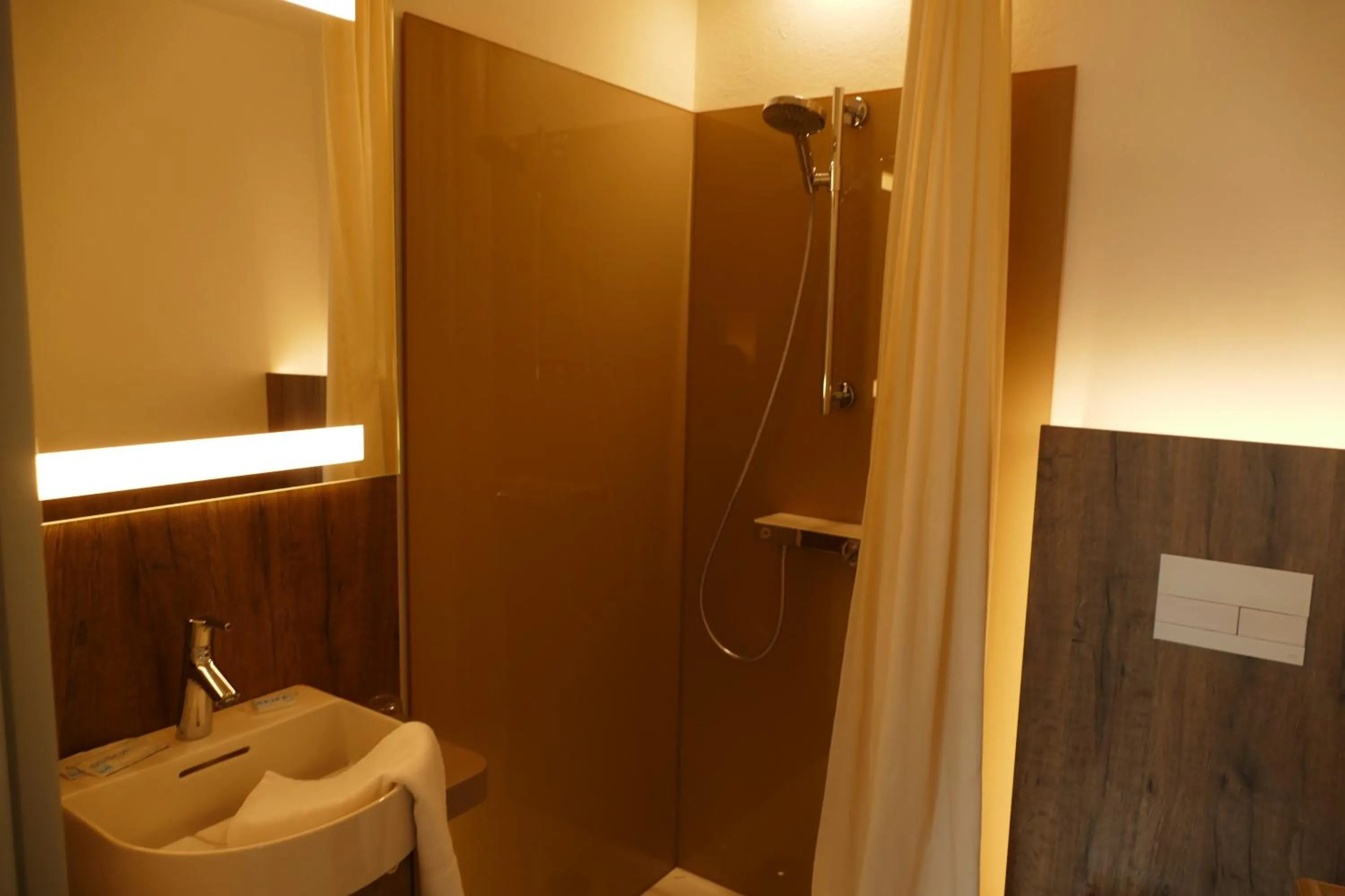 Bathroom in Meyn's Apartments & Hotel