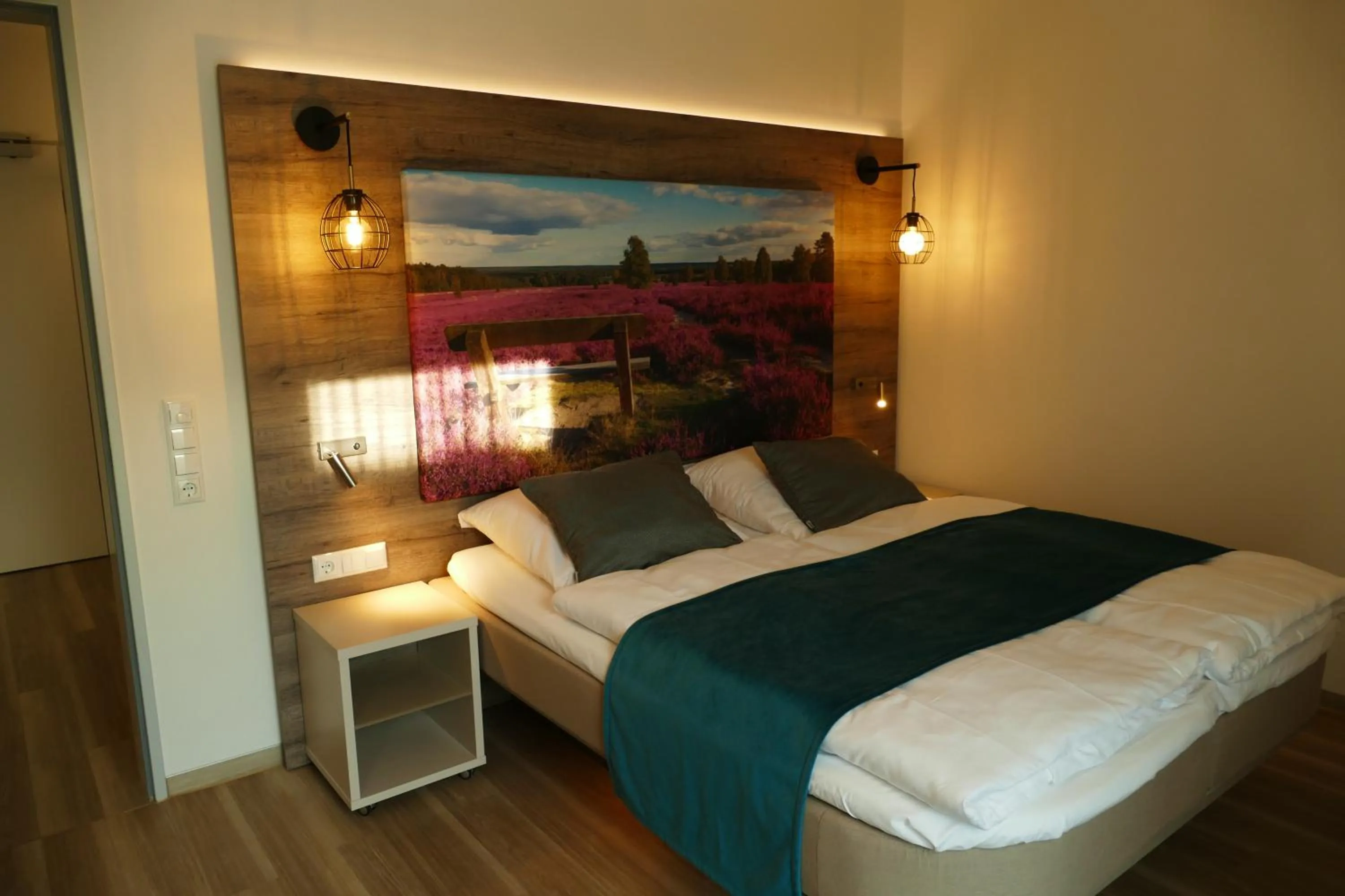 Photo of the whole room, Bed in Meyn's Apartments & Hotel