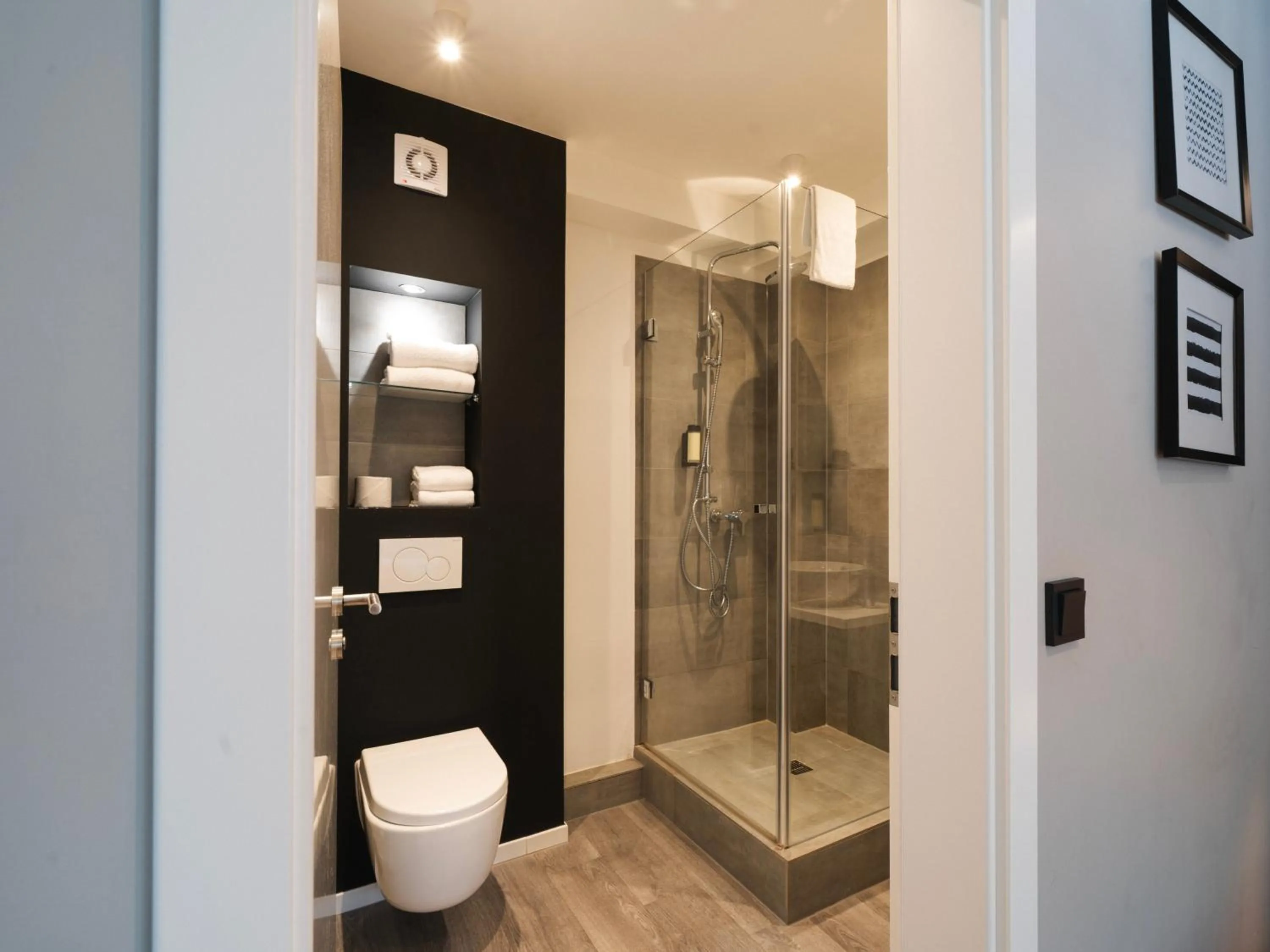 Shower in JustStay Solingen Hotel & Apartments