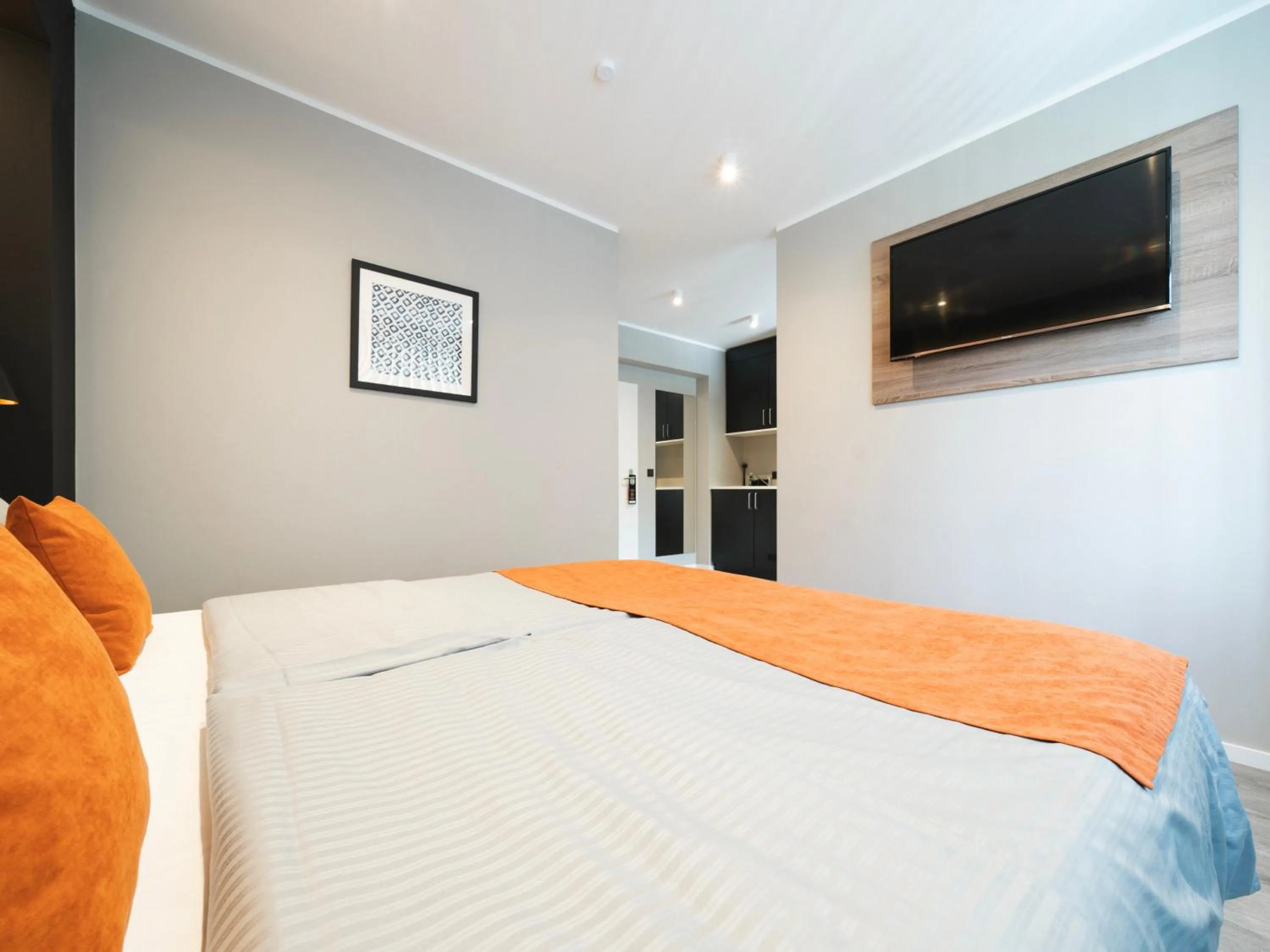 Bed in JustStay Solingen Hotel & Apartments