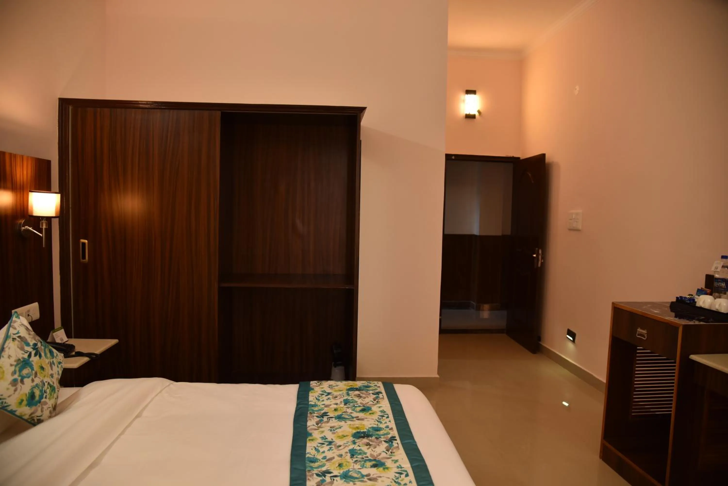 Photo of the whole room, Bed in Mastiff Wildcrest Dharamshala Chamunda Devi Temple