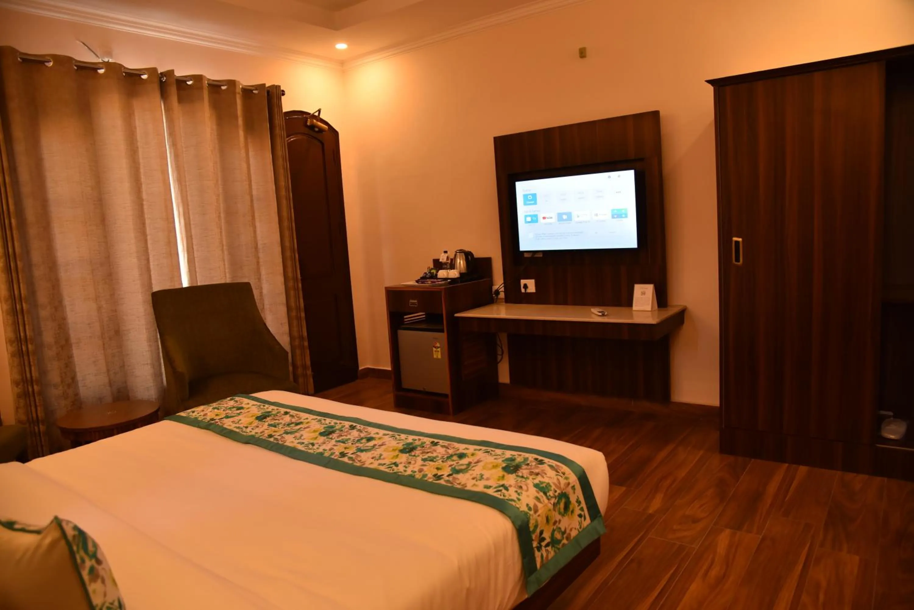 Photo of the whole room, Bed in Mastiff Wildcrest Dharamshala Chamunda Devi Temple