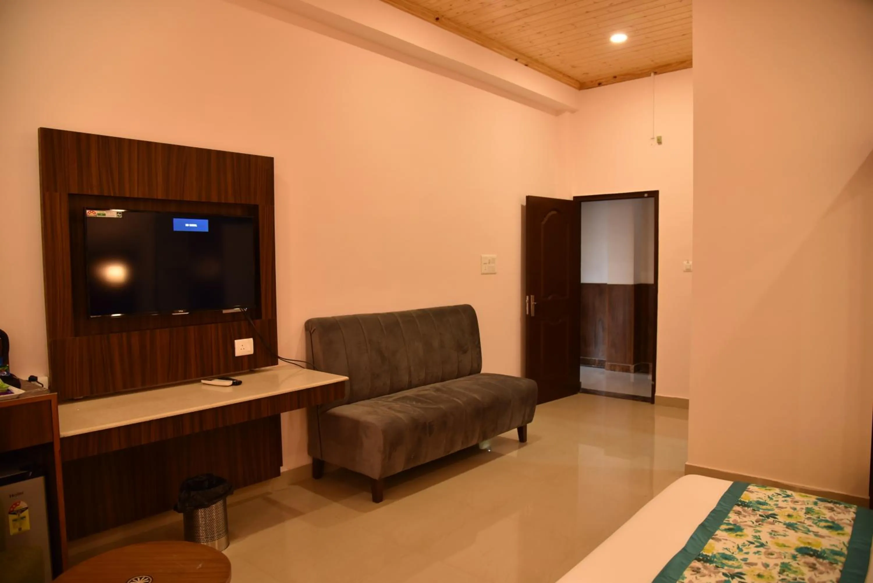 Photo of the whole room in Mastiff Wildcrest Dharamshala Chamunda Devi Temple