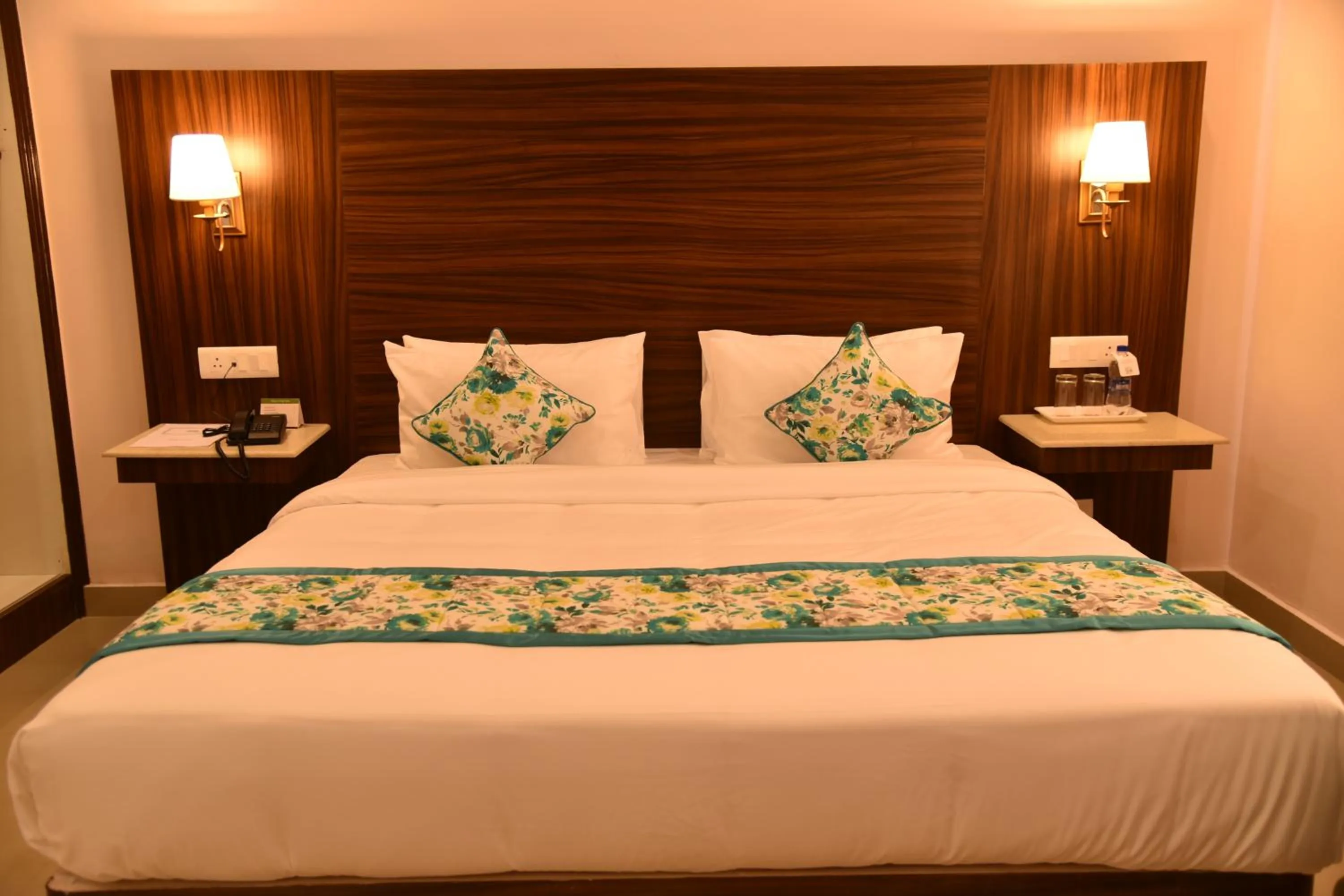 Photo of the whole room, Bed in Mastiff Wildcrest Dharamshala Chamunda Devi Temple