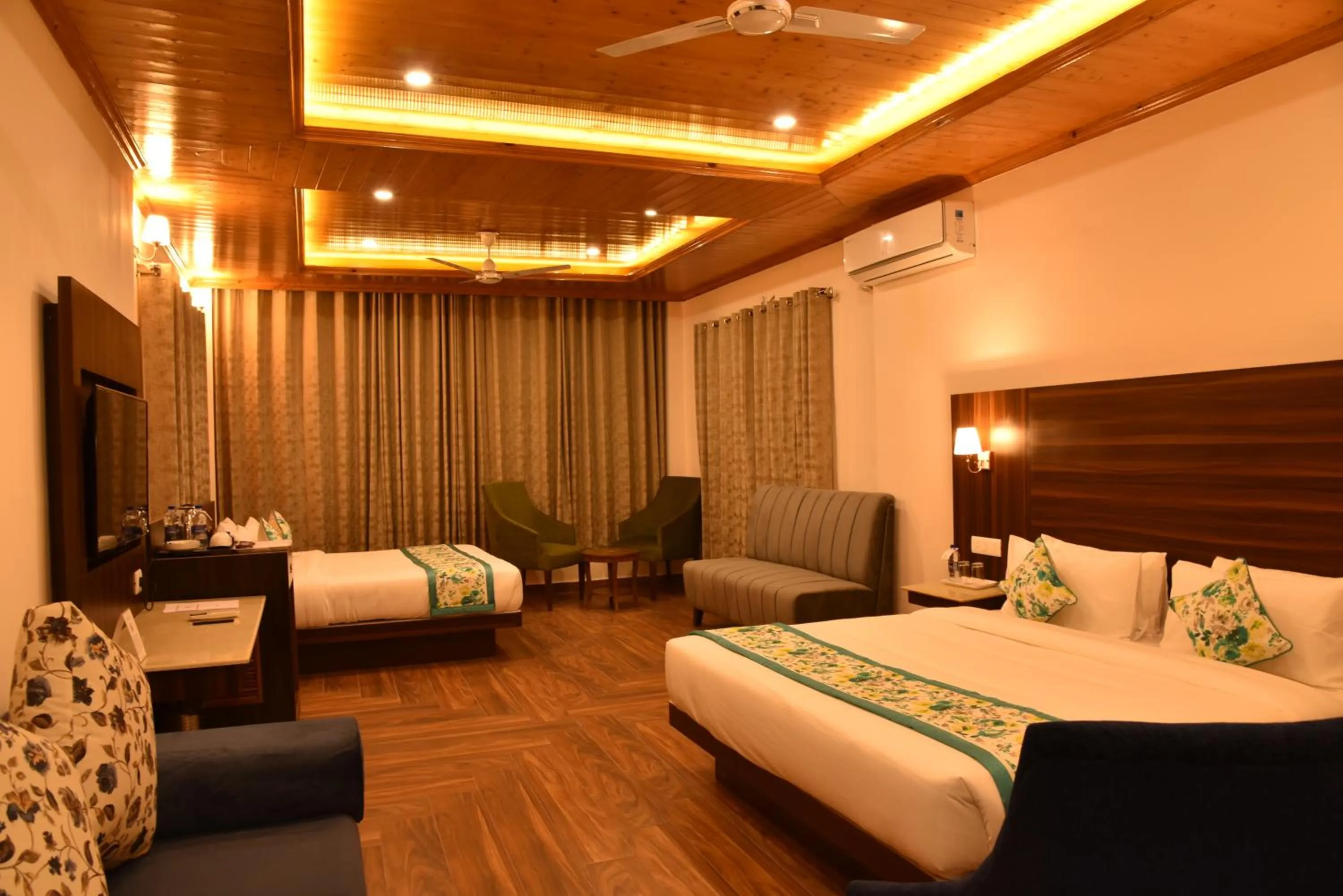 Photo of the whole room, Bed in Mastiff Wildcrest Dharamshala Chamunda Devi Temple