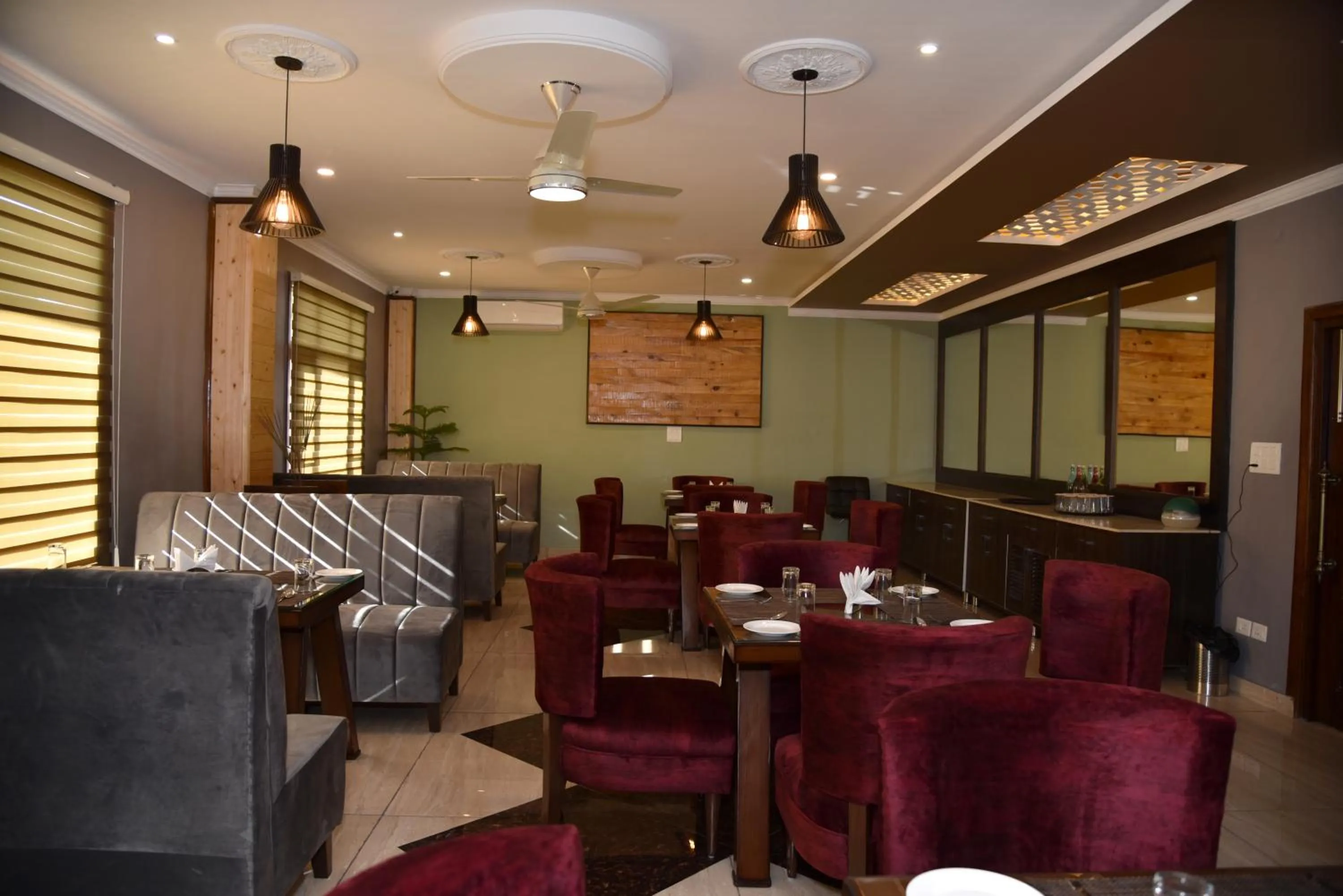 Restaurant/places to eat in Mastiff Wildcrest Dharamshala Chamunda Devi Temple