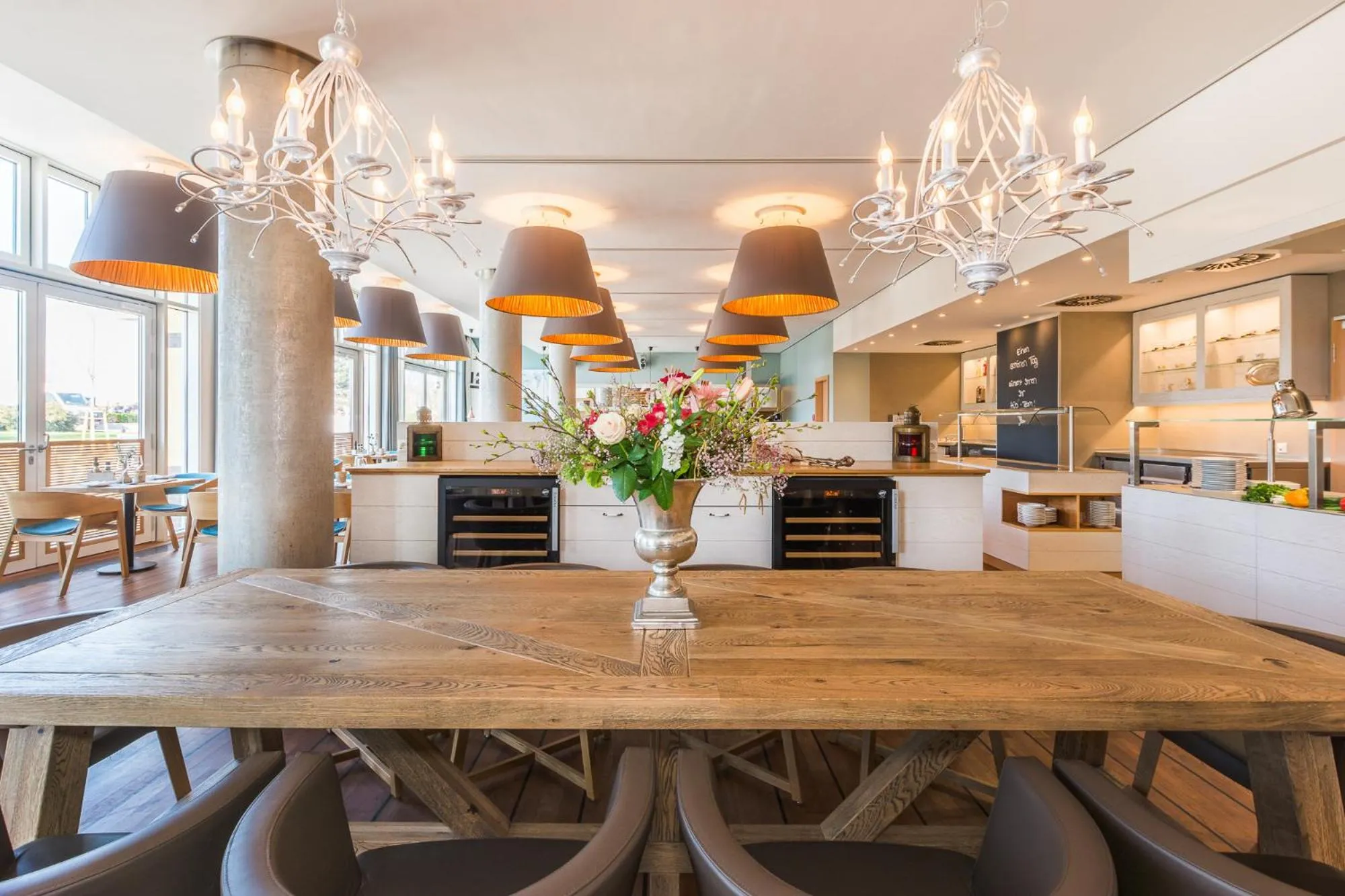 Restaurant/places to eat in Strand-Hotel Hübner