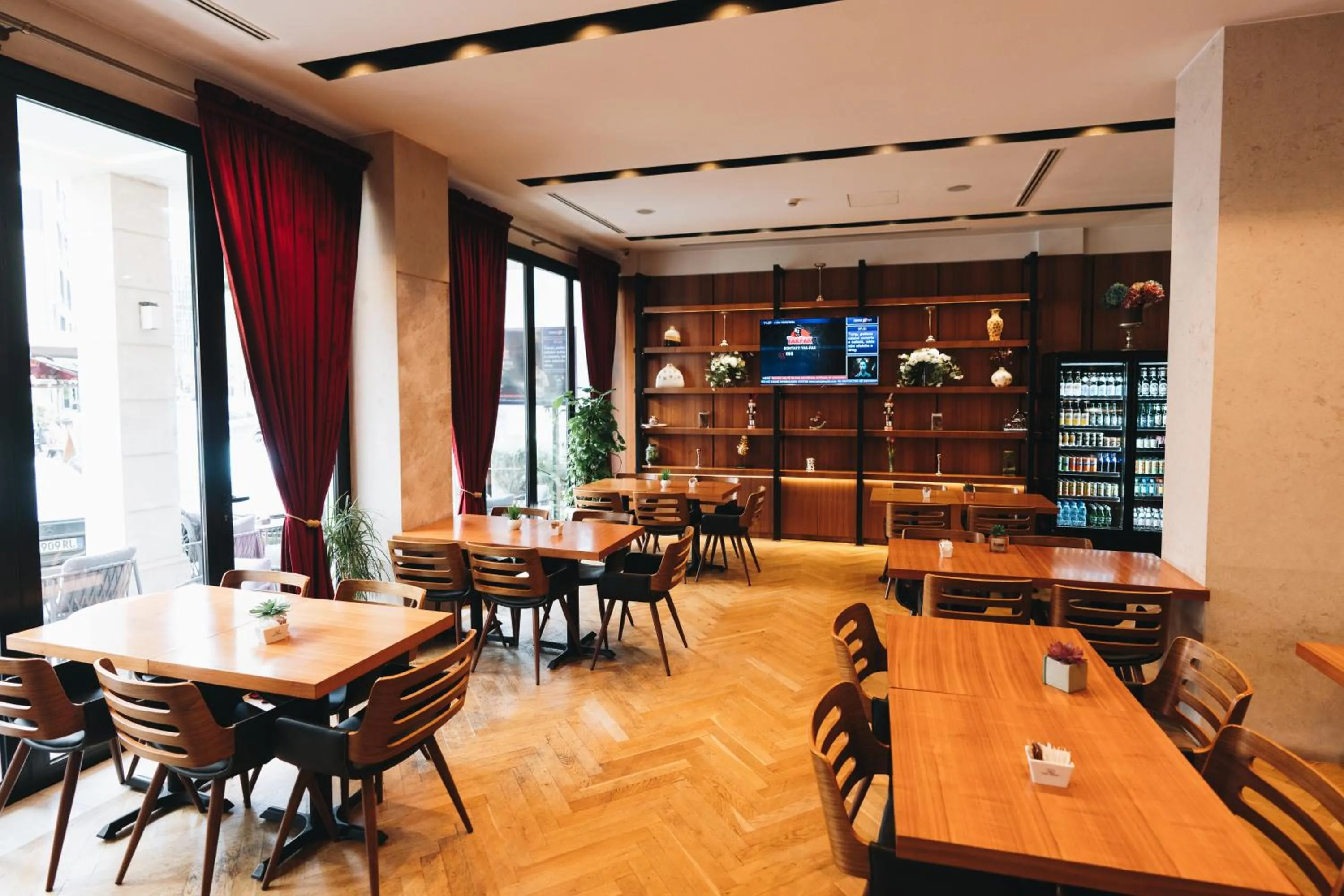 Restaurant/places to eat in Hotel Theatro- City Center