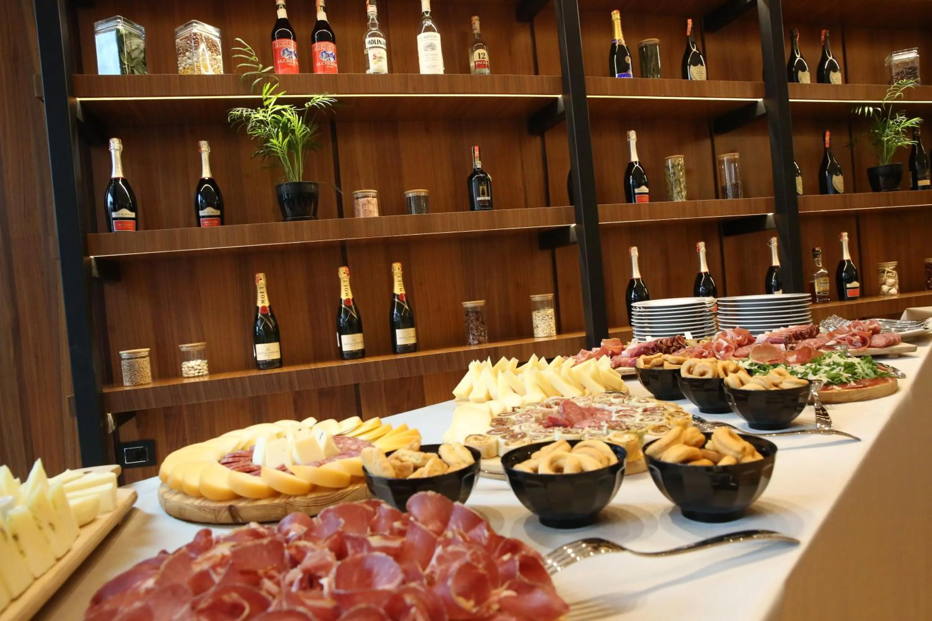 Restaurant/places to eat in Hotel Theatro- City Center