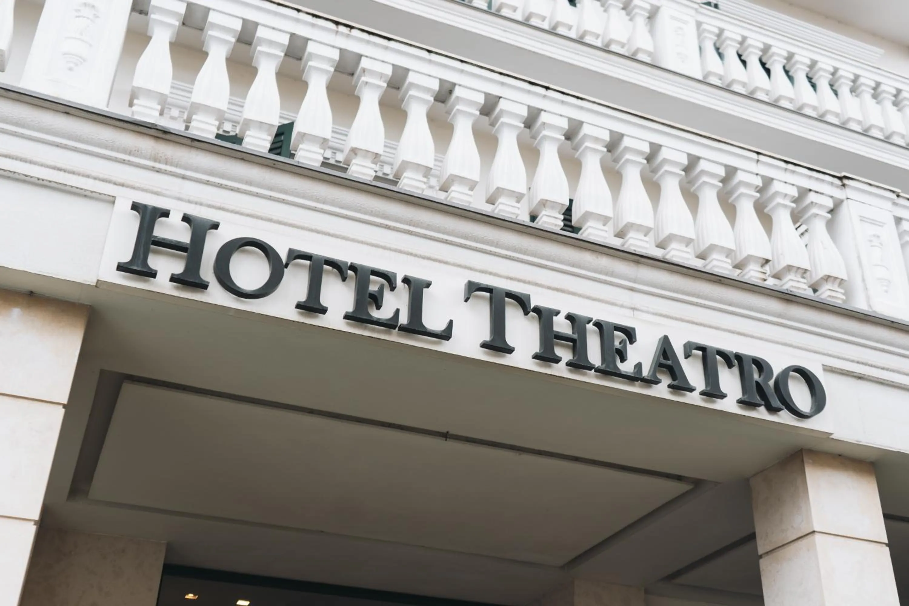 Facade/entrance in Hotel Theatro- City Center