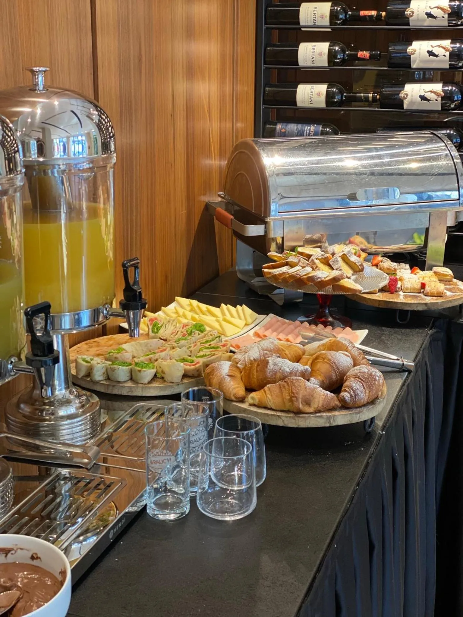 Food and drinks in Hotel Theatro- City Center