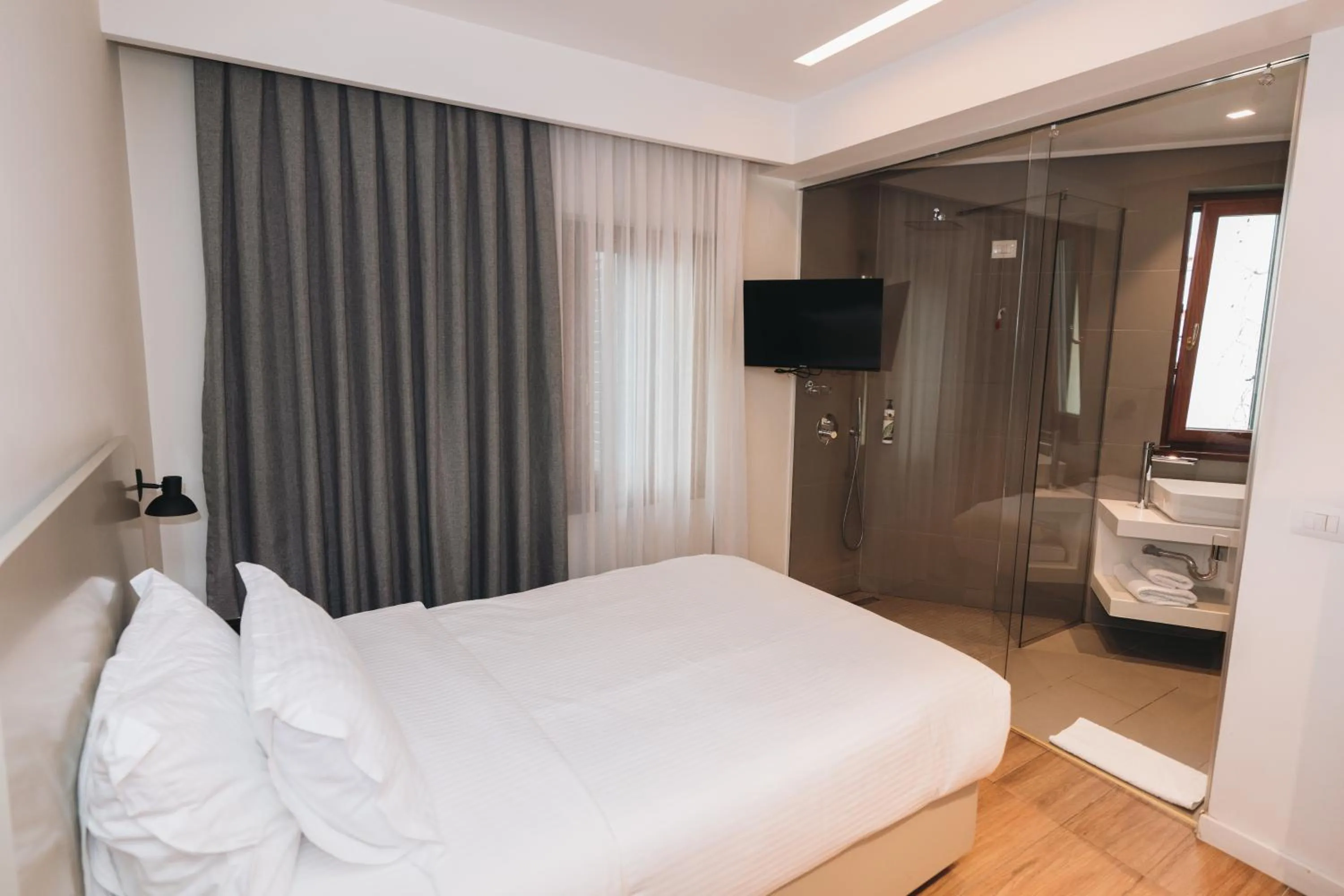 Toilet, Bed in Hotel Theatro- City Center