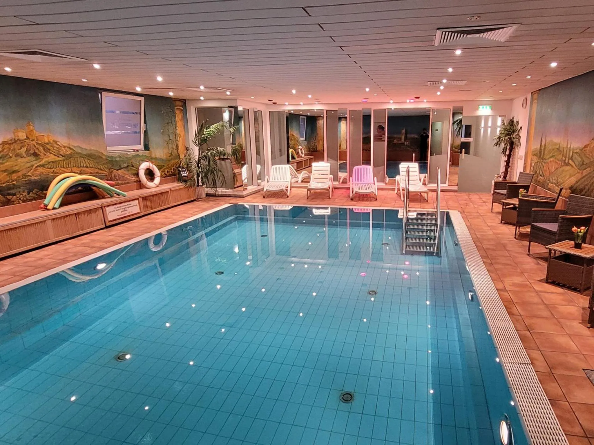 Swimming pool in Morada Hotel Gothaer Hof