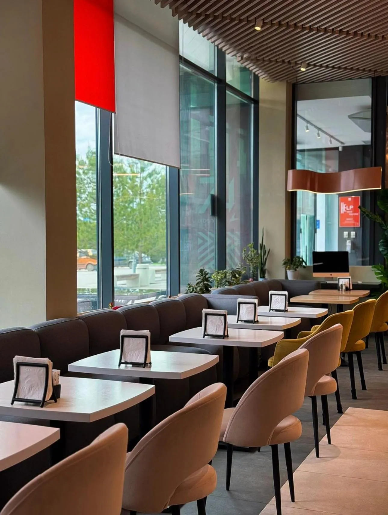 Restaurant/places to eat in Ibis Aktobe