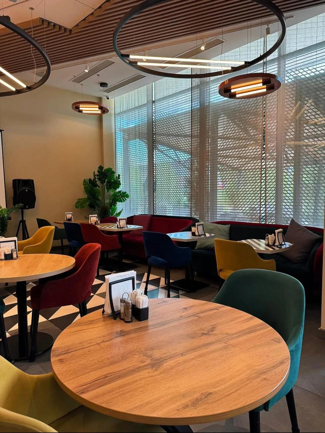 Restaurant/places to eat in Ibis Aktobe