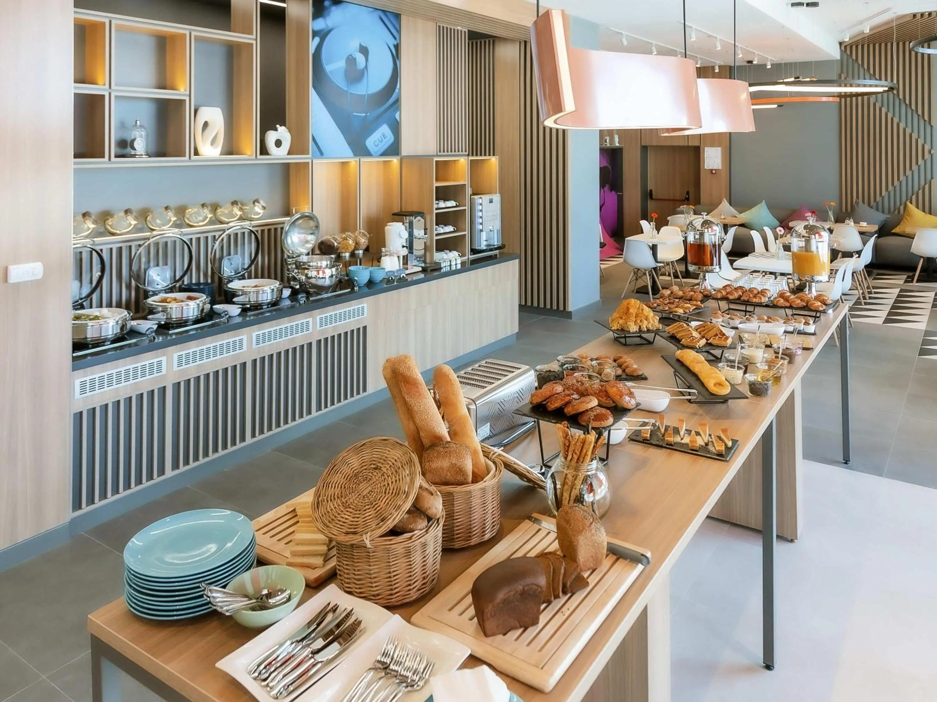 Restaurant/places to eat in Ibis Aktobe