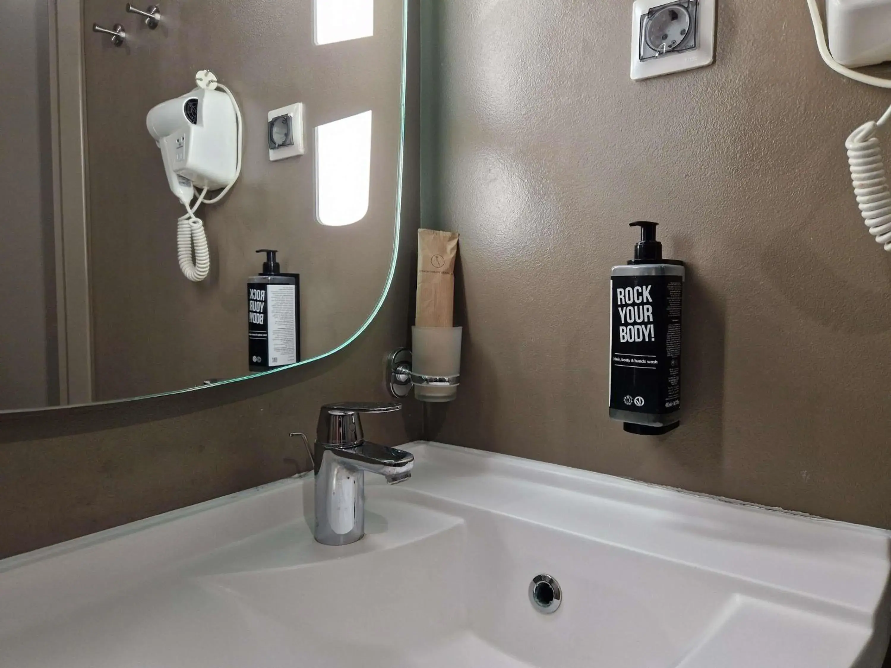 Superior Queen Room with Balcony - single occupancy in Ibis Aktobe Superior Queen Room with Balcony - single occupancy in Ibis Aktobe