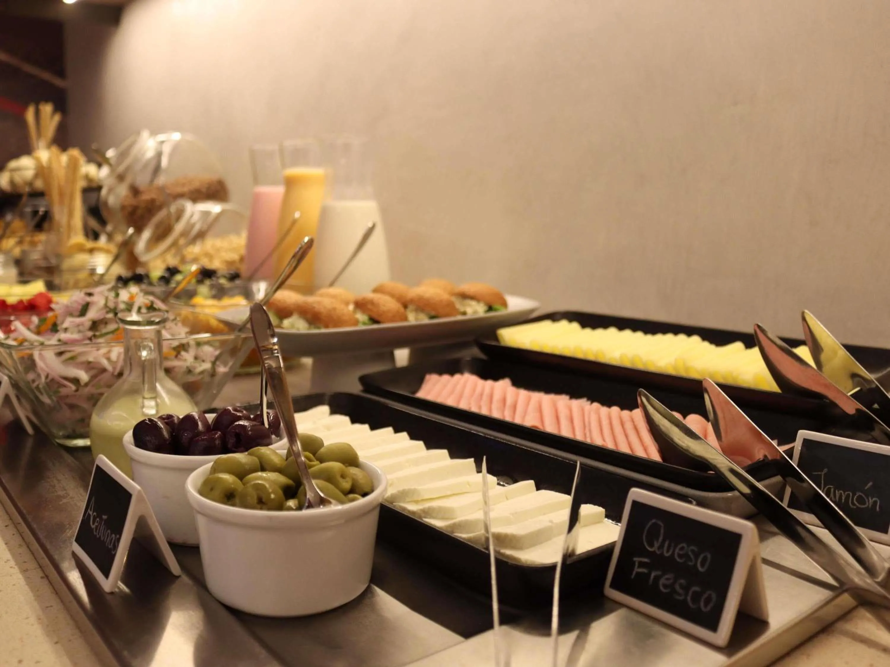 Breakfast in ibis Styles Lima Benavides Miraflores