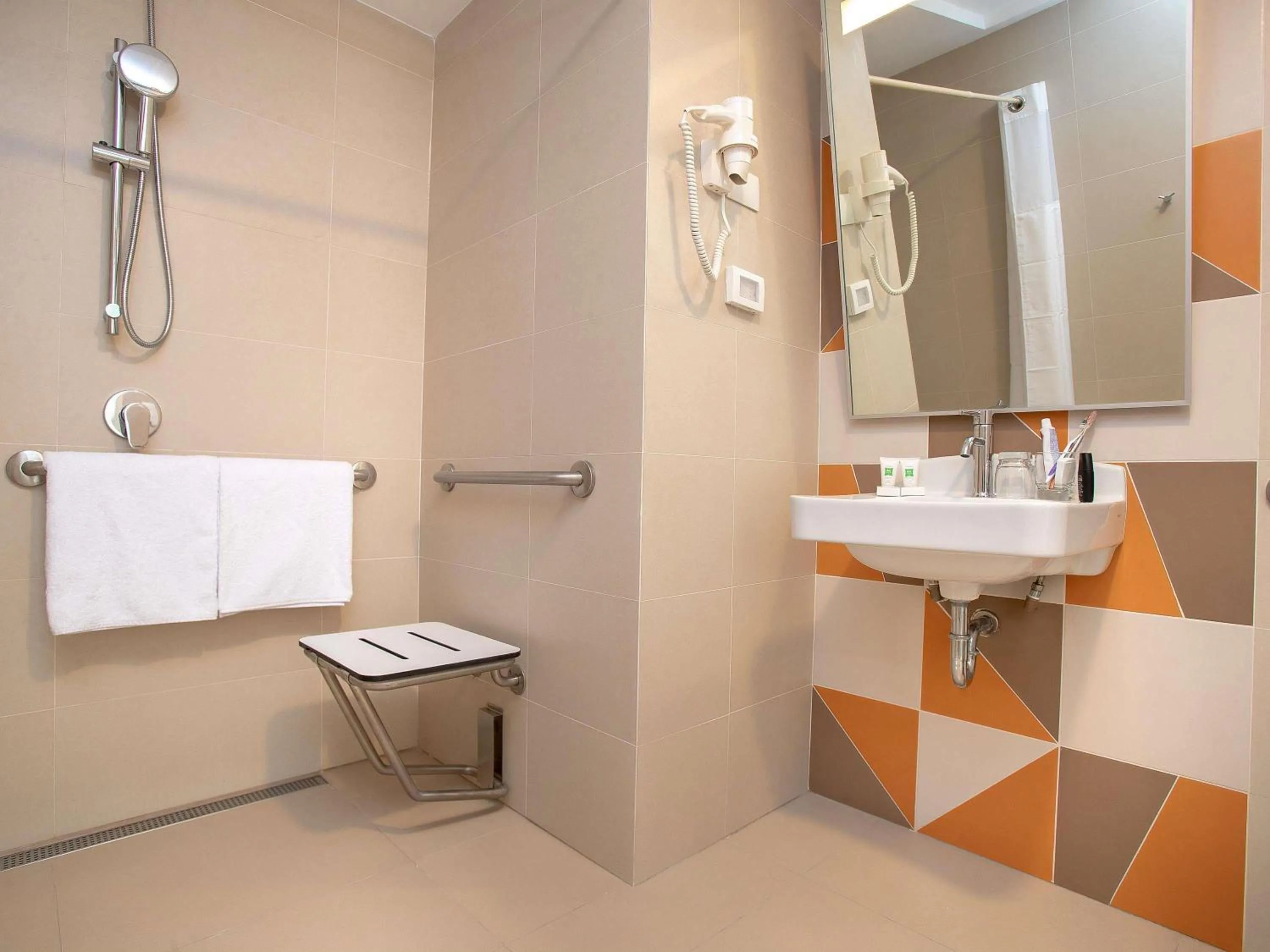 Bedroom in ibis Styles Lima Benavides Miraflores