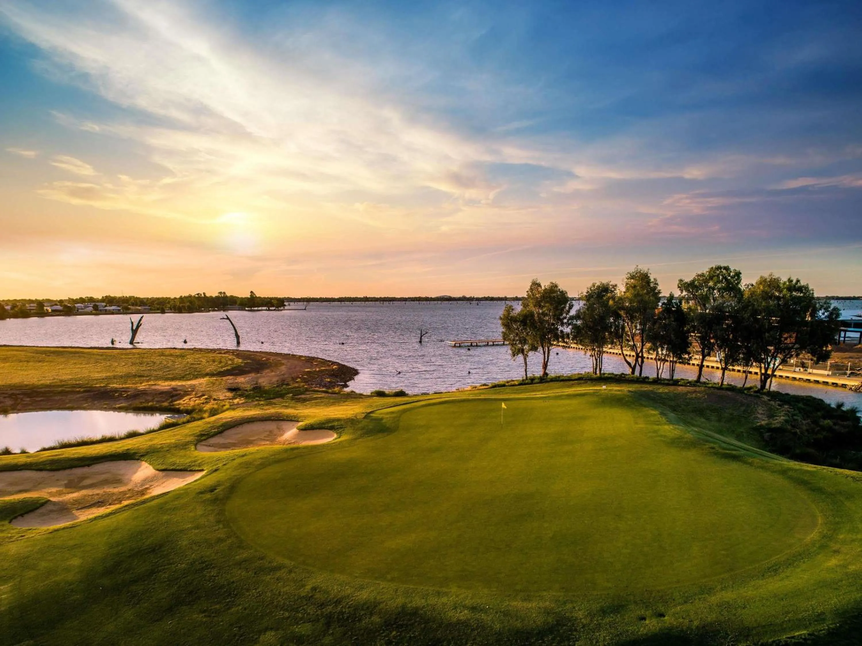 Golfcourse in The Sebel Yarrawonga Silverwoods