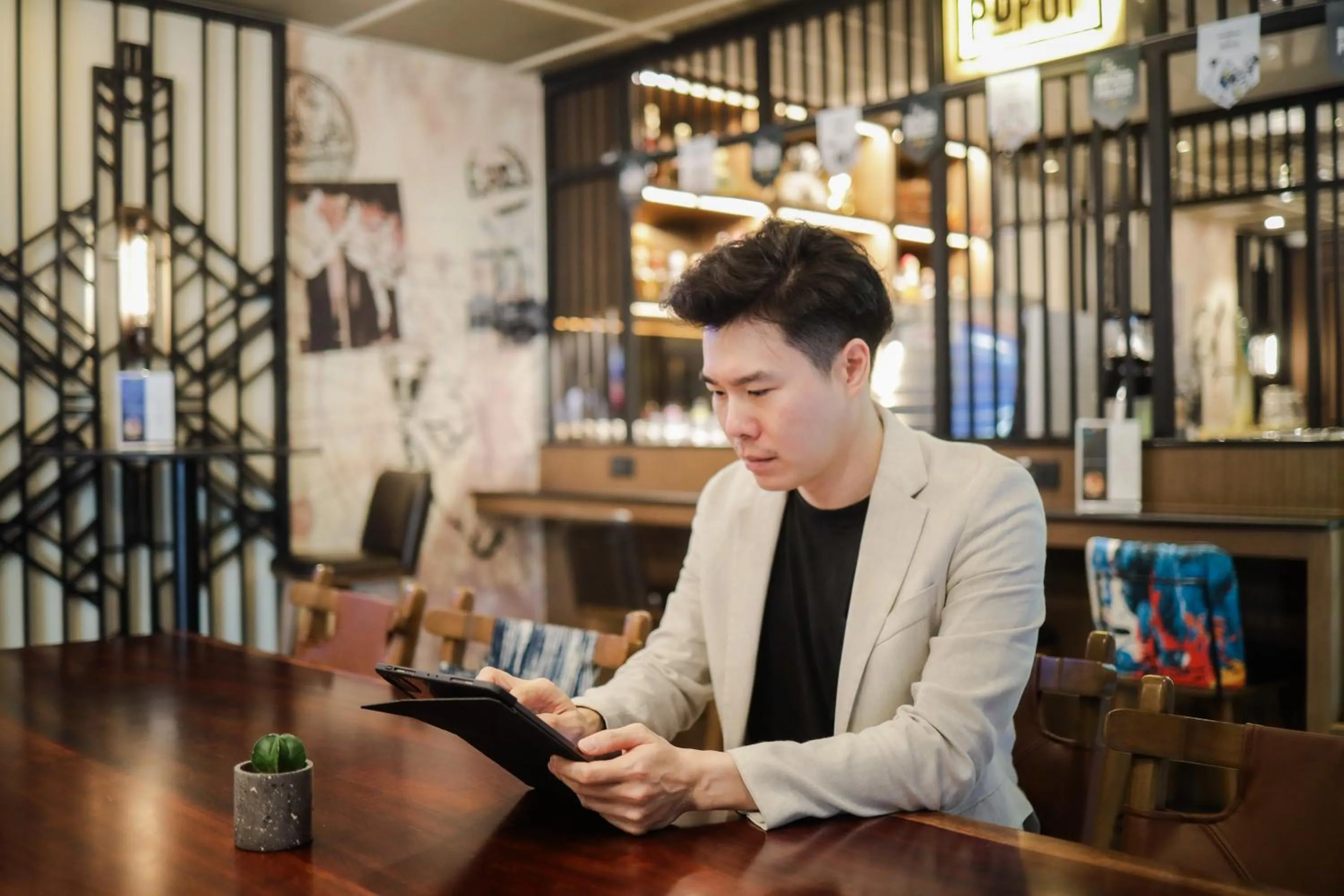 Dining area in ibis Styles Bangkok Silom
