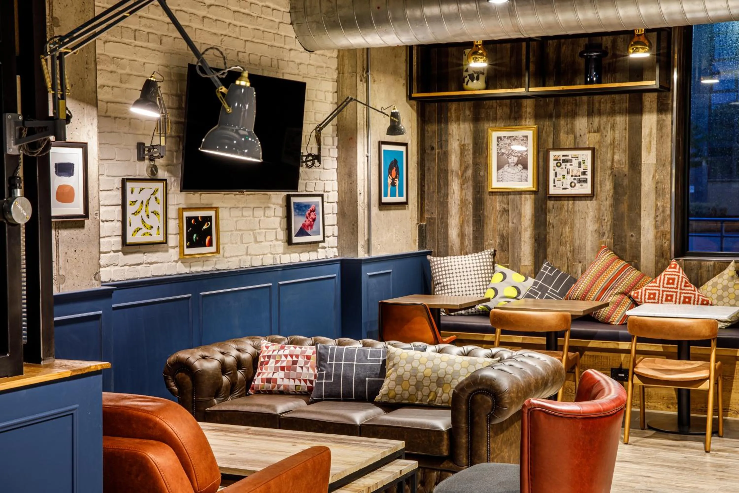 Seating area in ibis Budget Sheffield Centre St Marys Gate