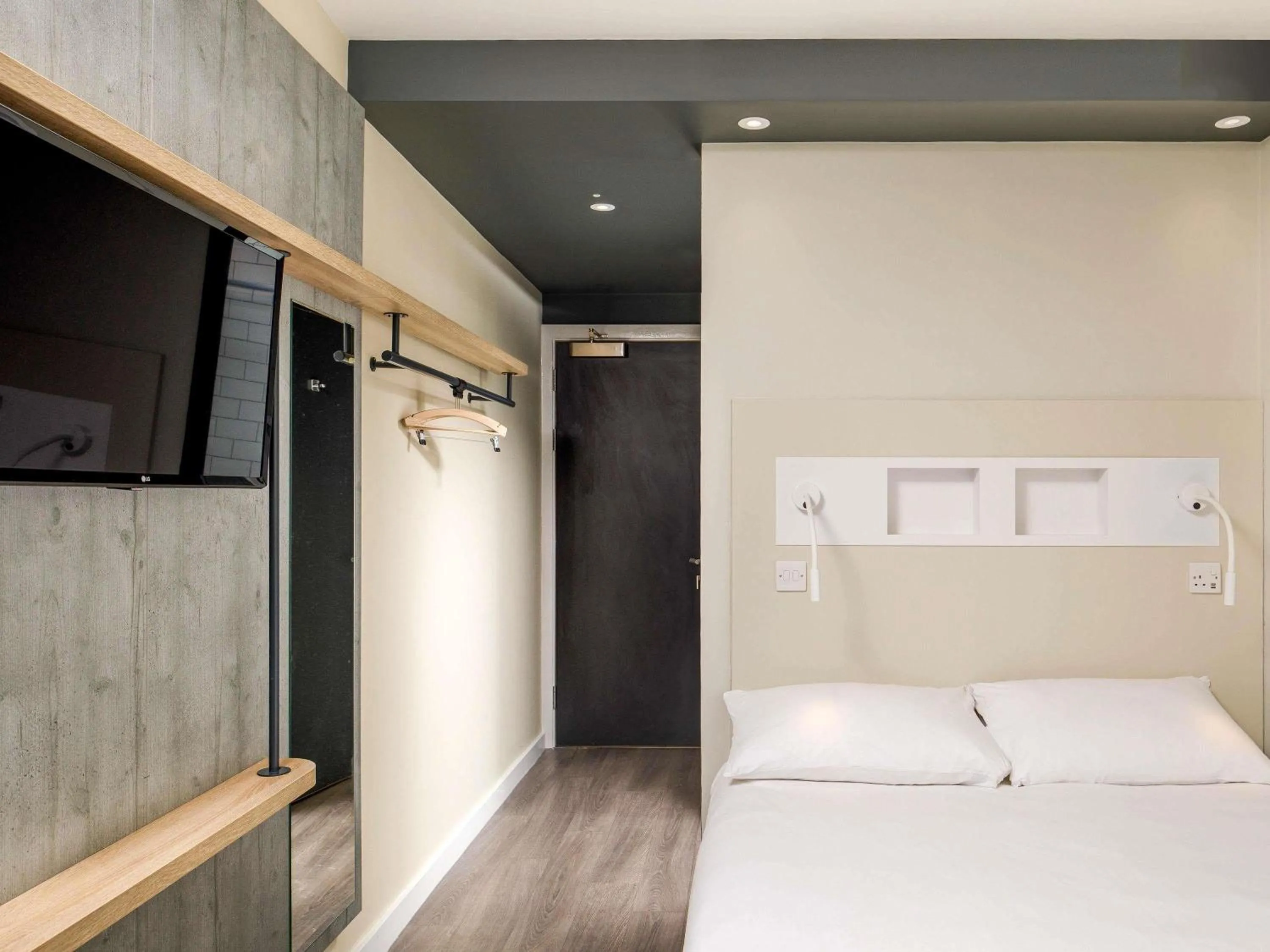 Bedroom, Bed in ibis Budget Sheffield Centre St Marys Gate