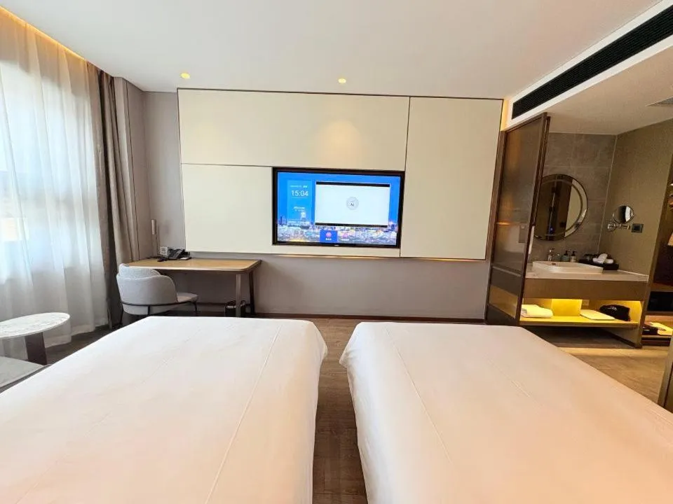 Photo of the whole room, Bed in Novotel Xi'an The Bell Tower