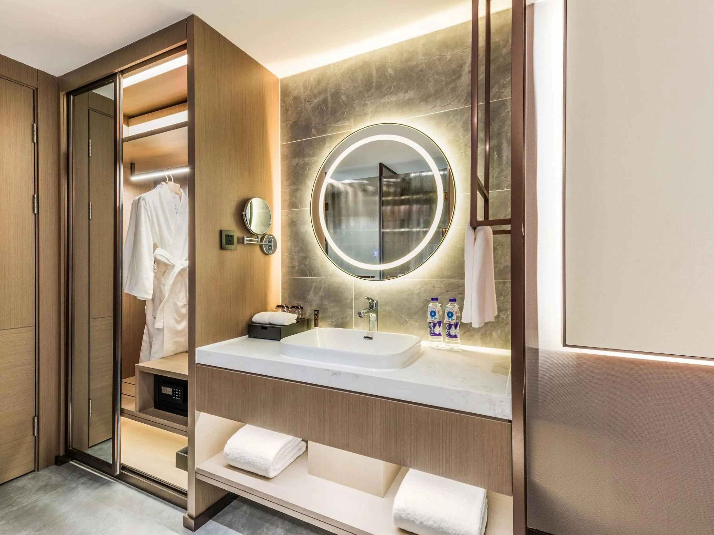 Bedroom, Bed in Novotel Xi'an The Bell Tower