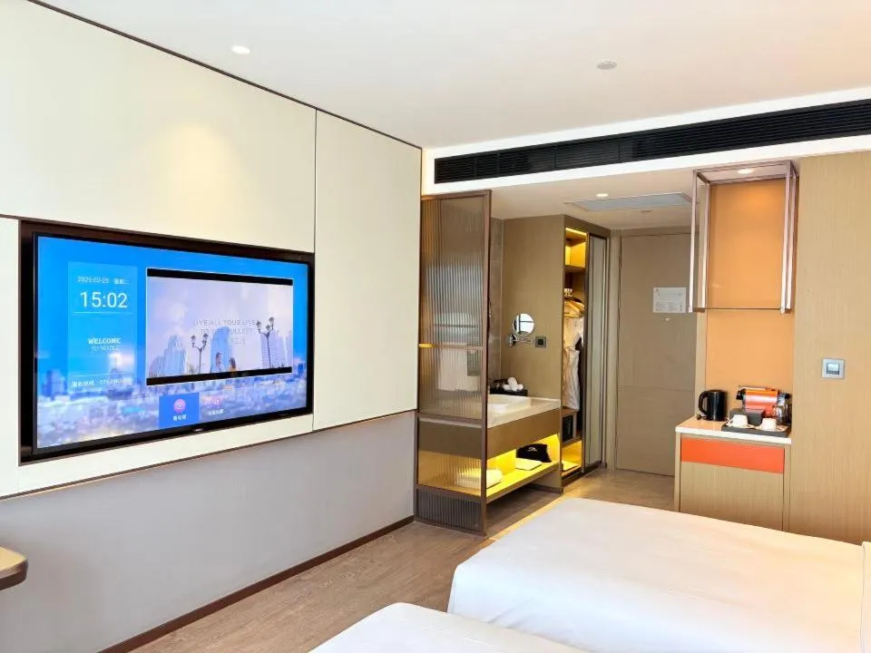 Photo of the whole room, Bed in Novotel Xi'an The Bell Tower