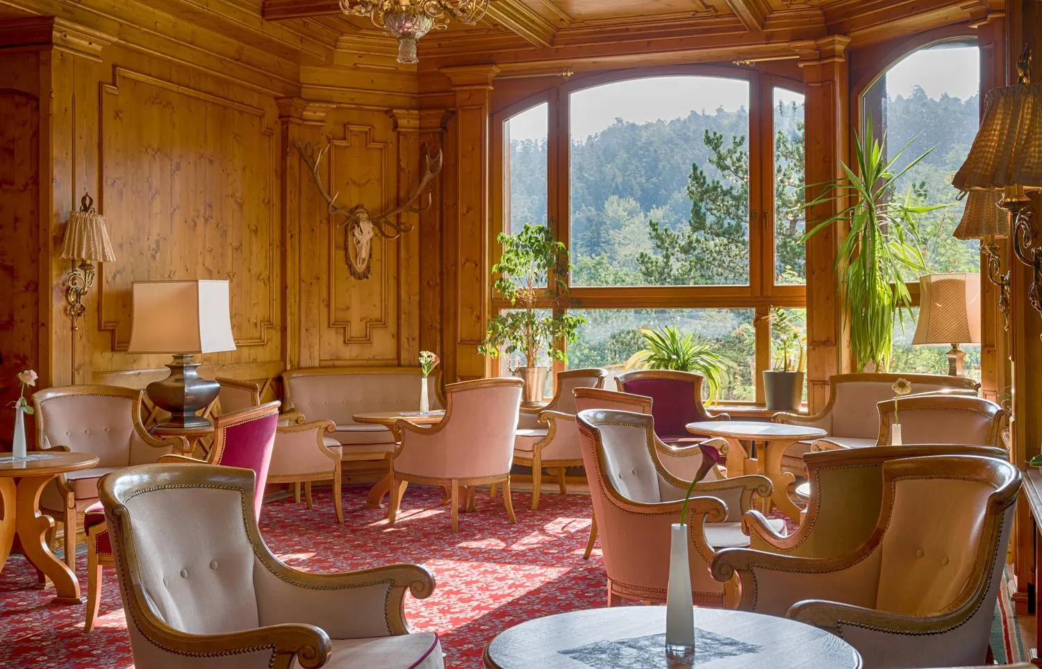 Communal lounge/ TV room in Ringhotel Mönch`s Waldhotel